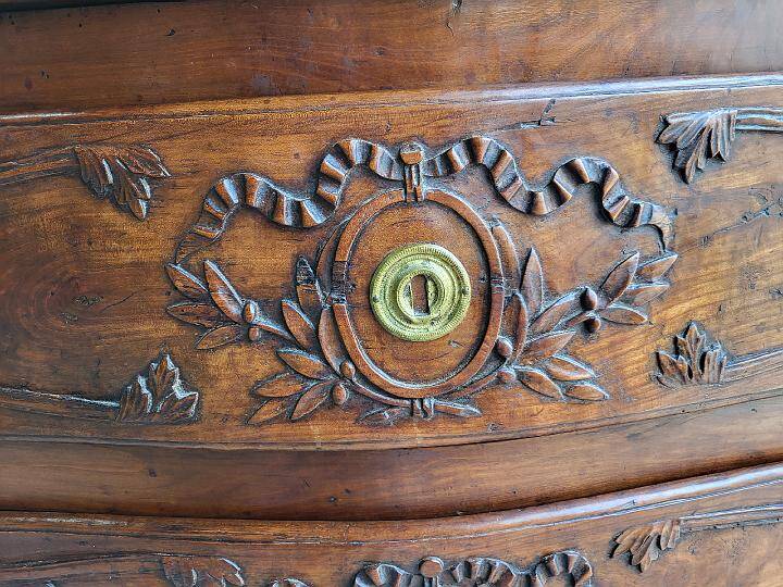 18th century provencal chest of drawers with openwork cross-borders in nyer