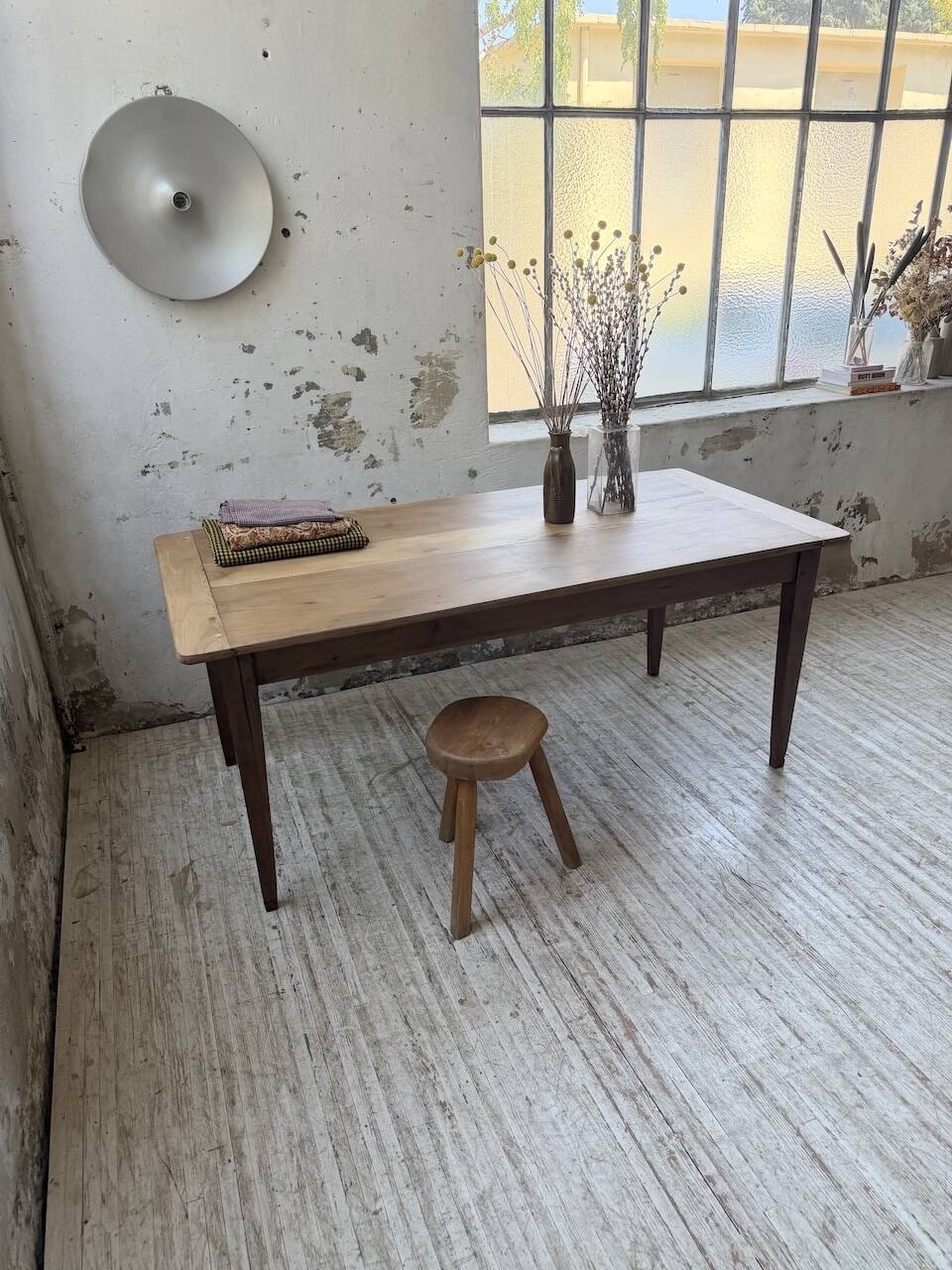 Table de ferme noyer pieds fuseaux 1950