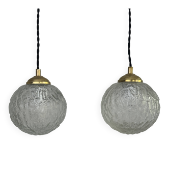 Paire d’anciennes suspensions rondes en verre vintage