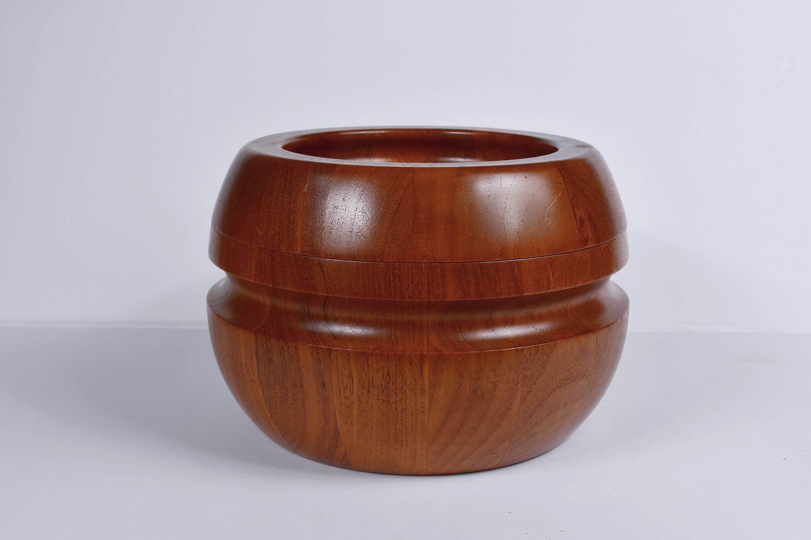Solid teak bowl with lid. Denmark 1960s (2)