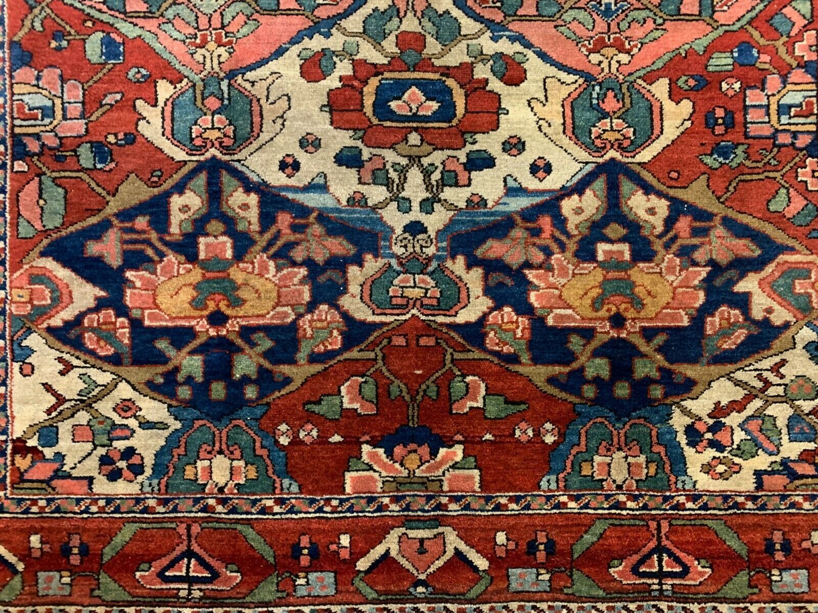 Antique Bakhtiari rug 192x151 cm
