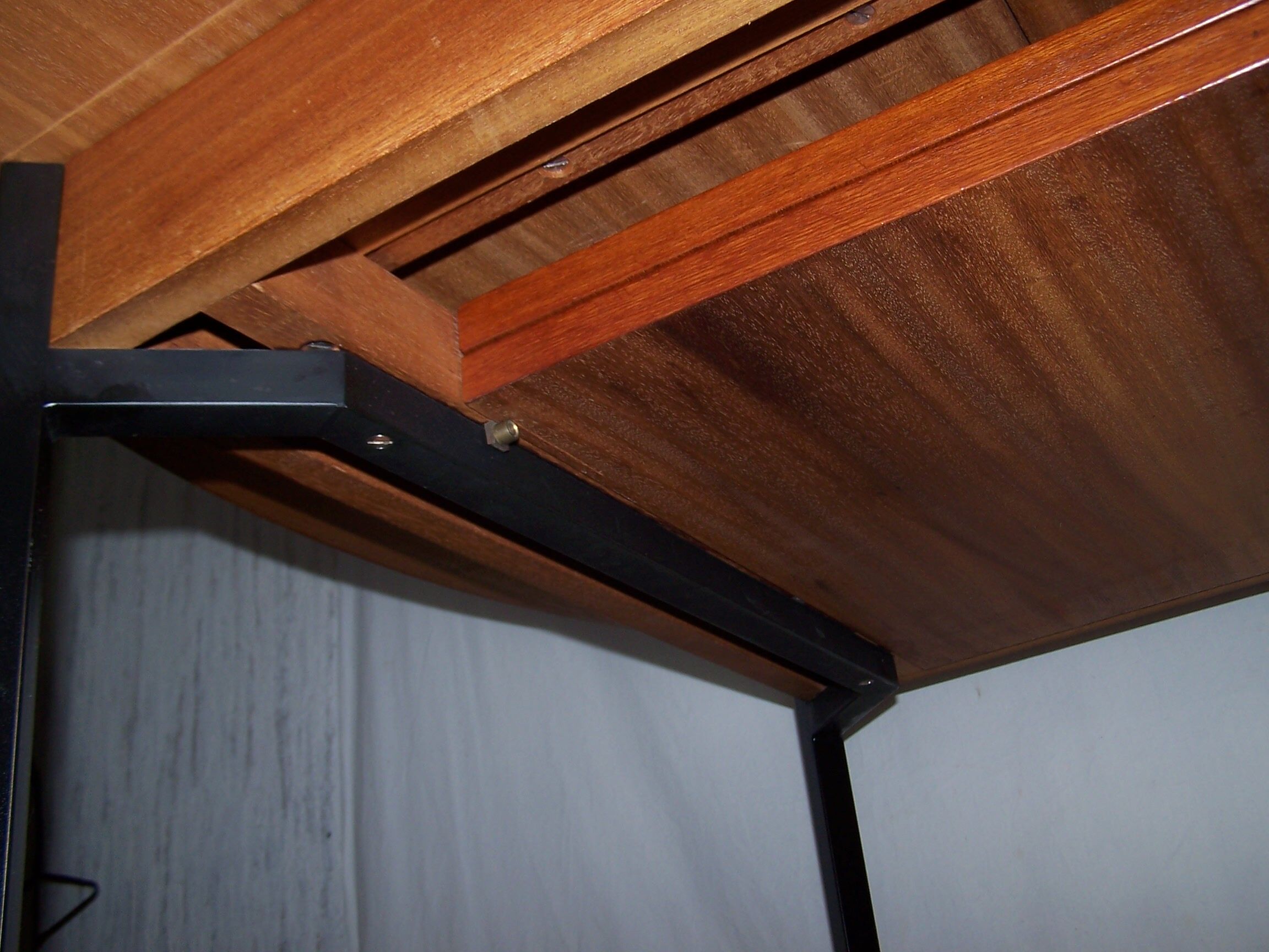 Table Trc 20 by Pierre Guariche, editions Huchers Minvielle 60