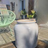 Light sandstone planter