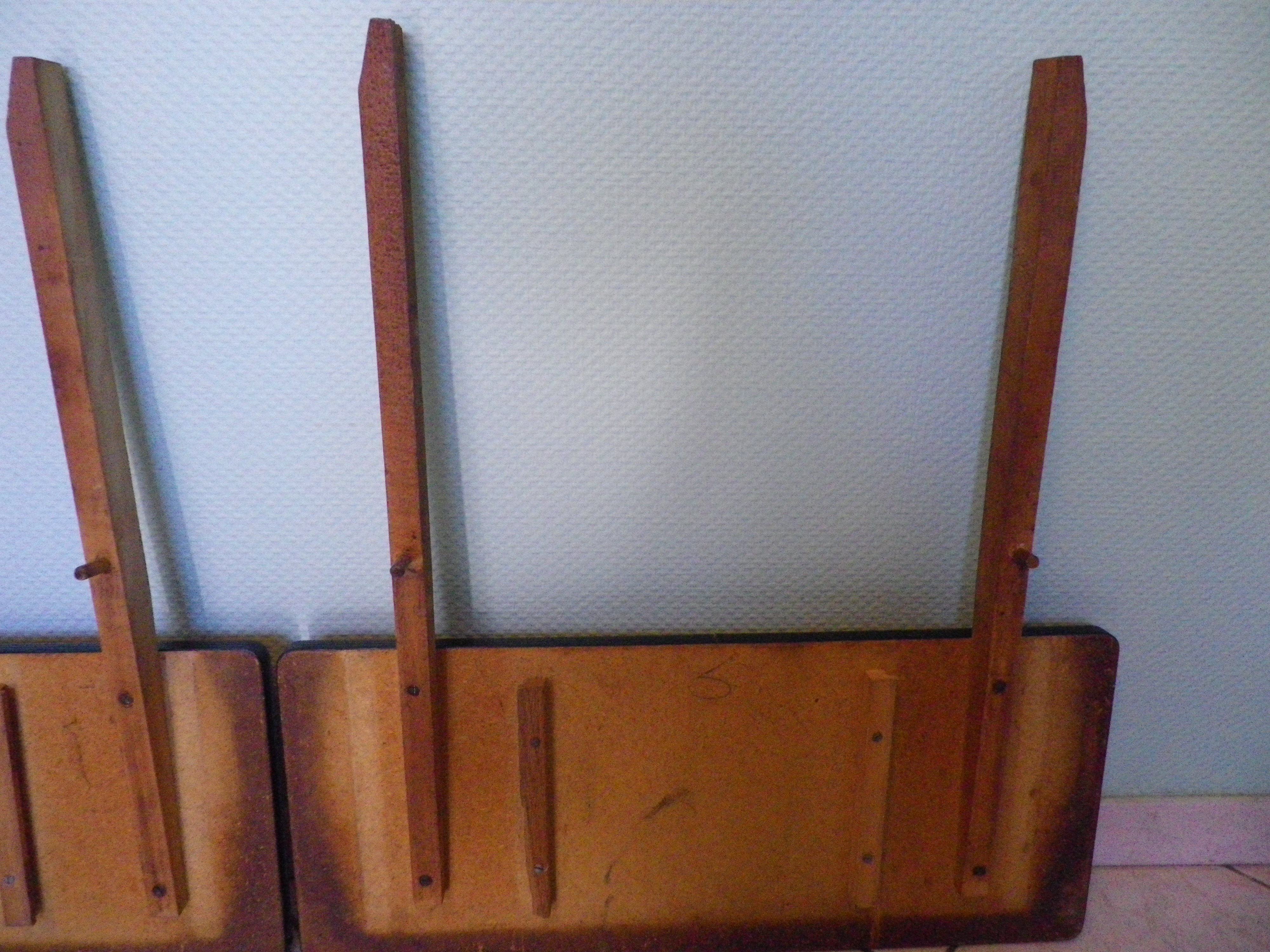 Table in red formica, 4 roc chairs, 2 extension cords, 2 drawers 60