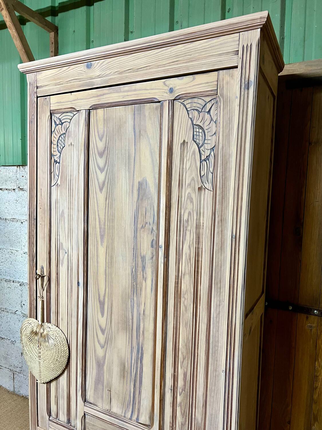 Armoire parisienne