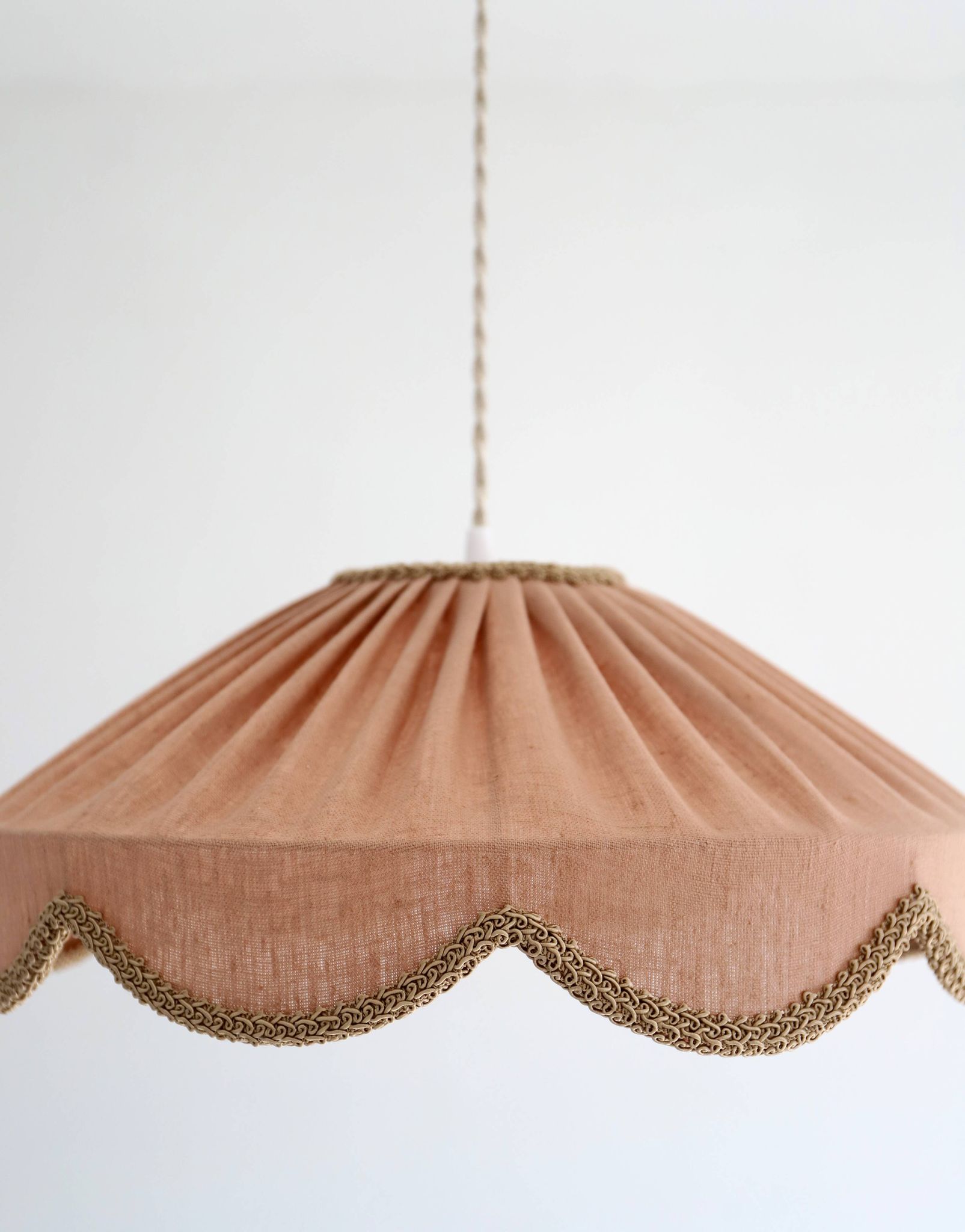 Suspension forme florale unie Cosette "classic linen"