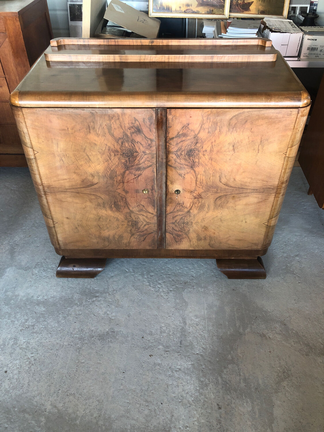 Art deco wooden chest of drawers from the 1940s