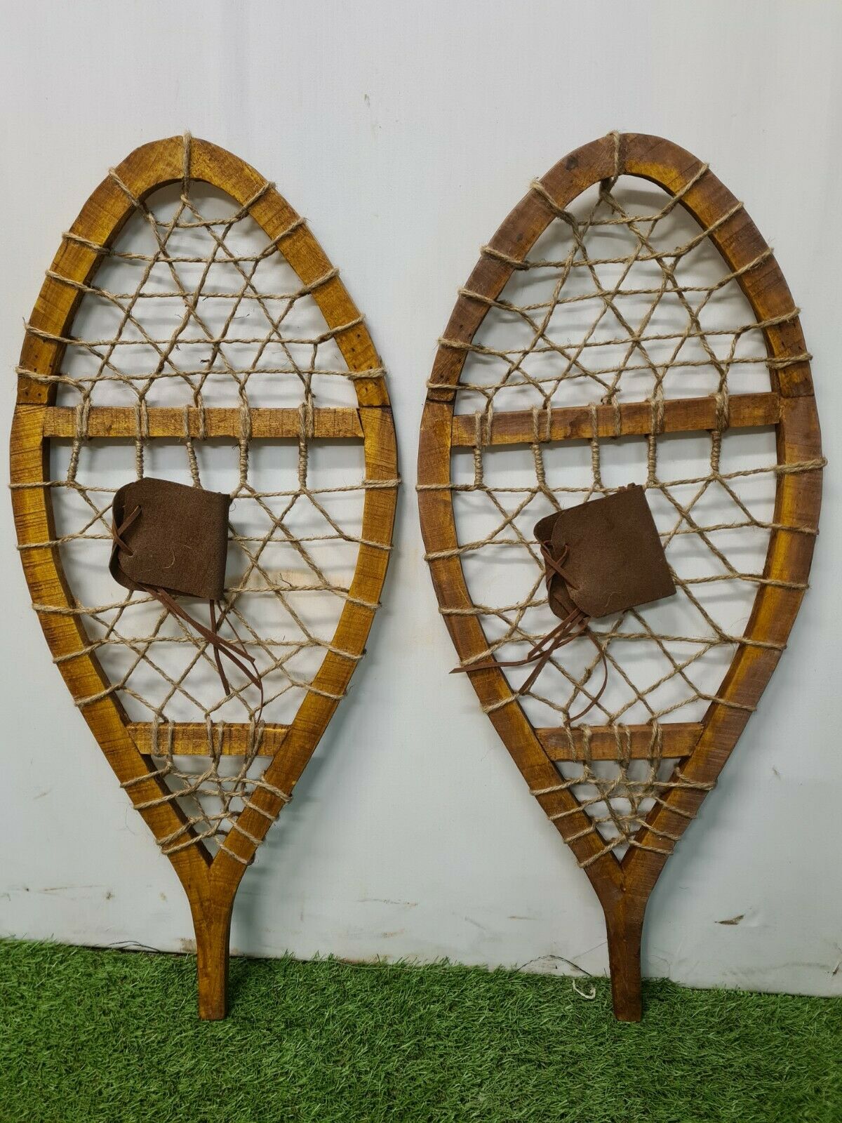 Paire de raquettes en bois