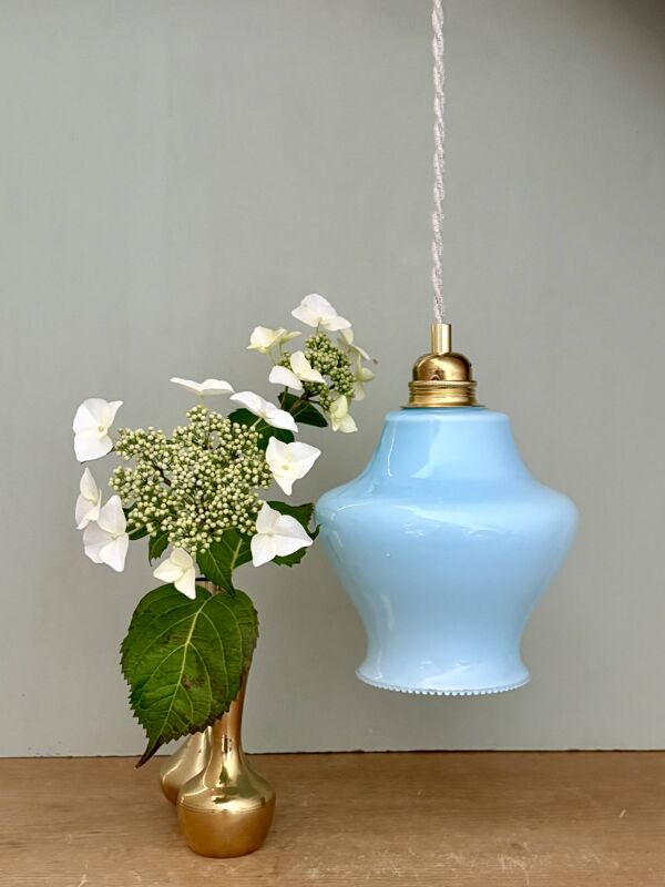 Suspension globe vintage en opaline bleue