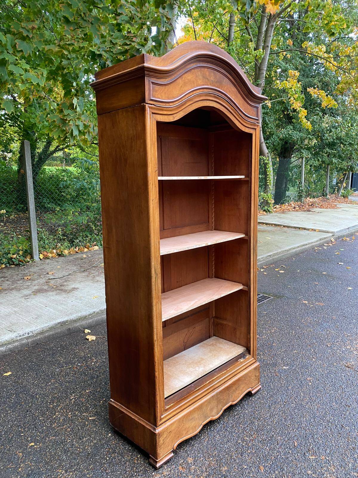 Louis XV bookcase in solid burr walnut from the 18th century