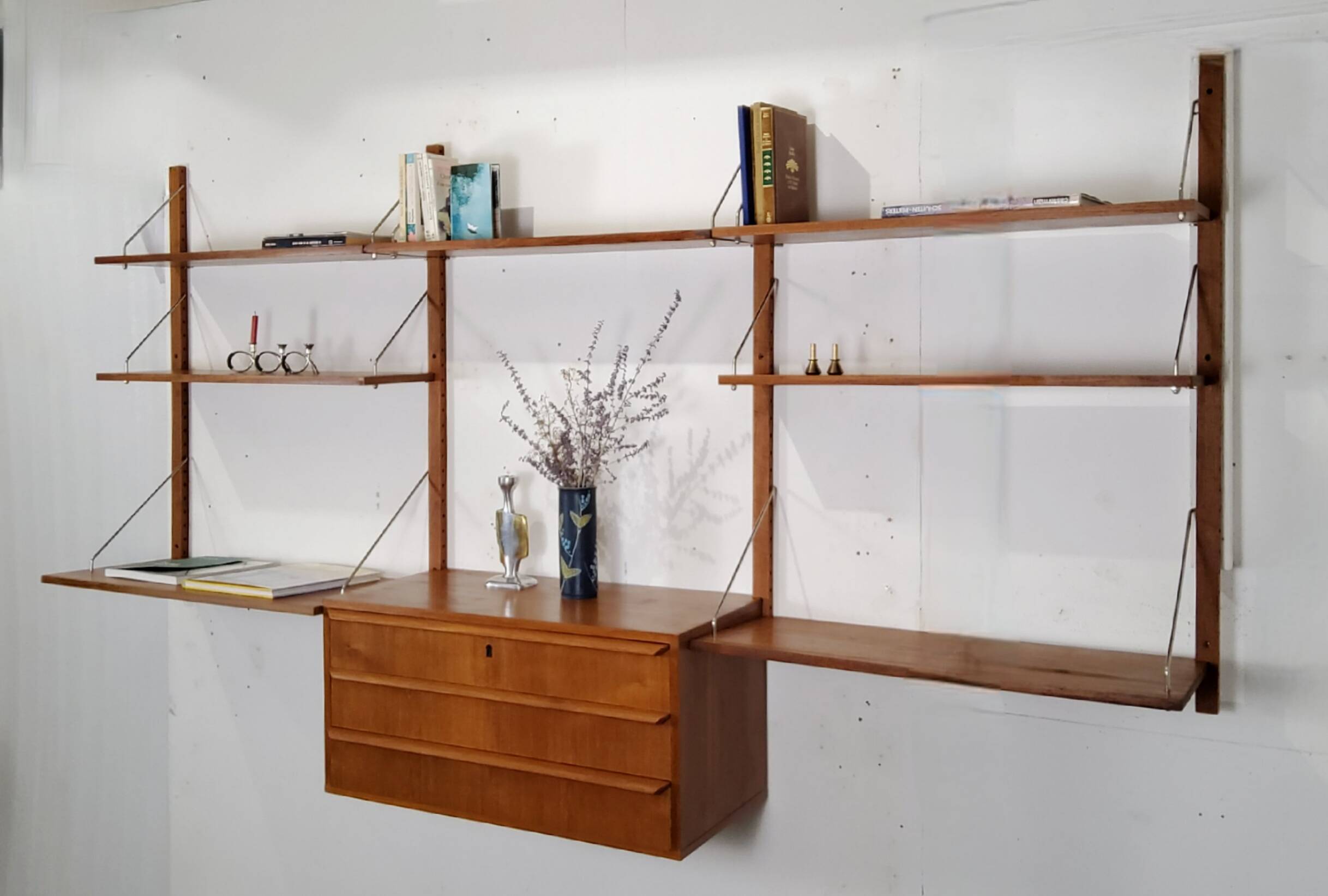 Scandinavian wall shelf – Danish design