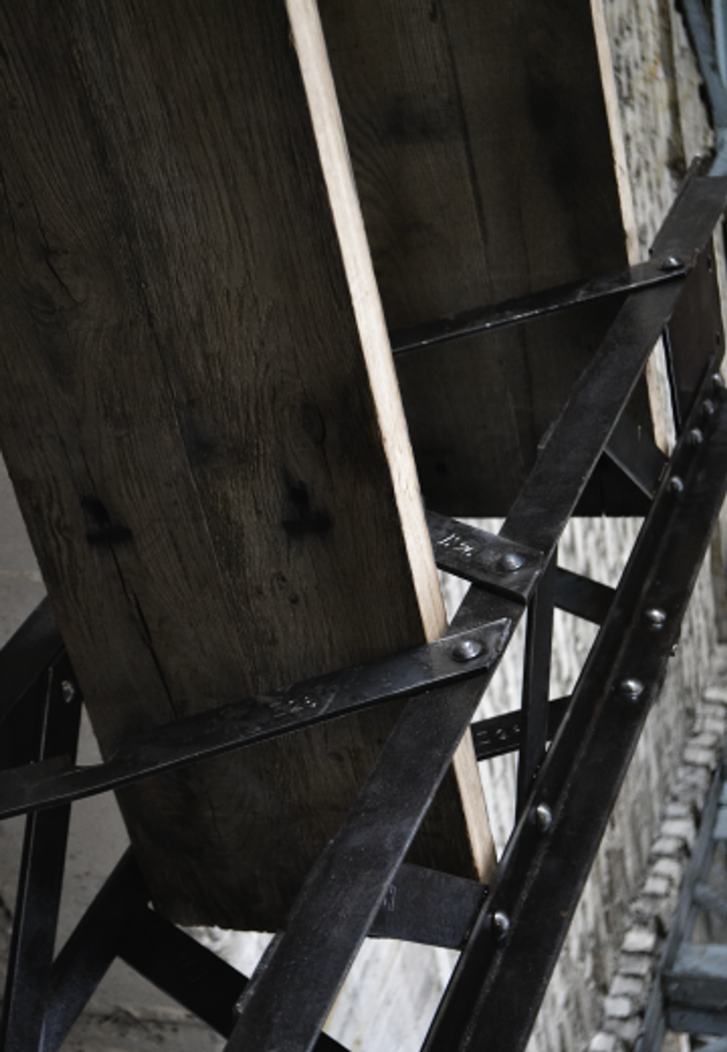 Eiffel riveted shelf