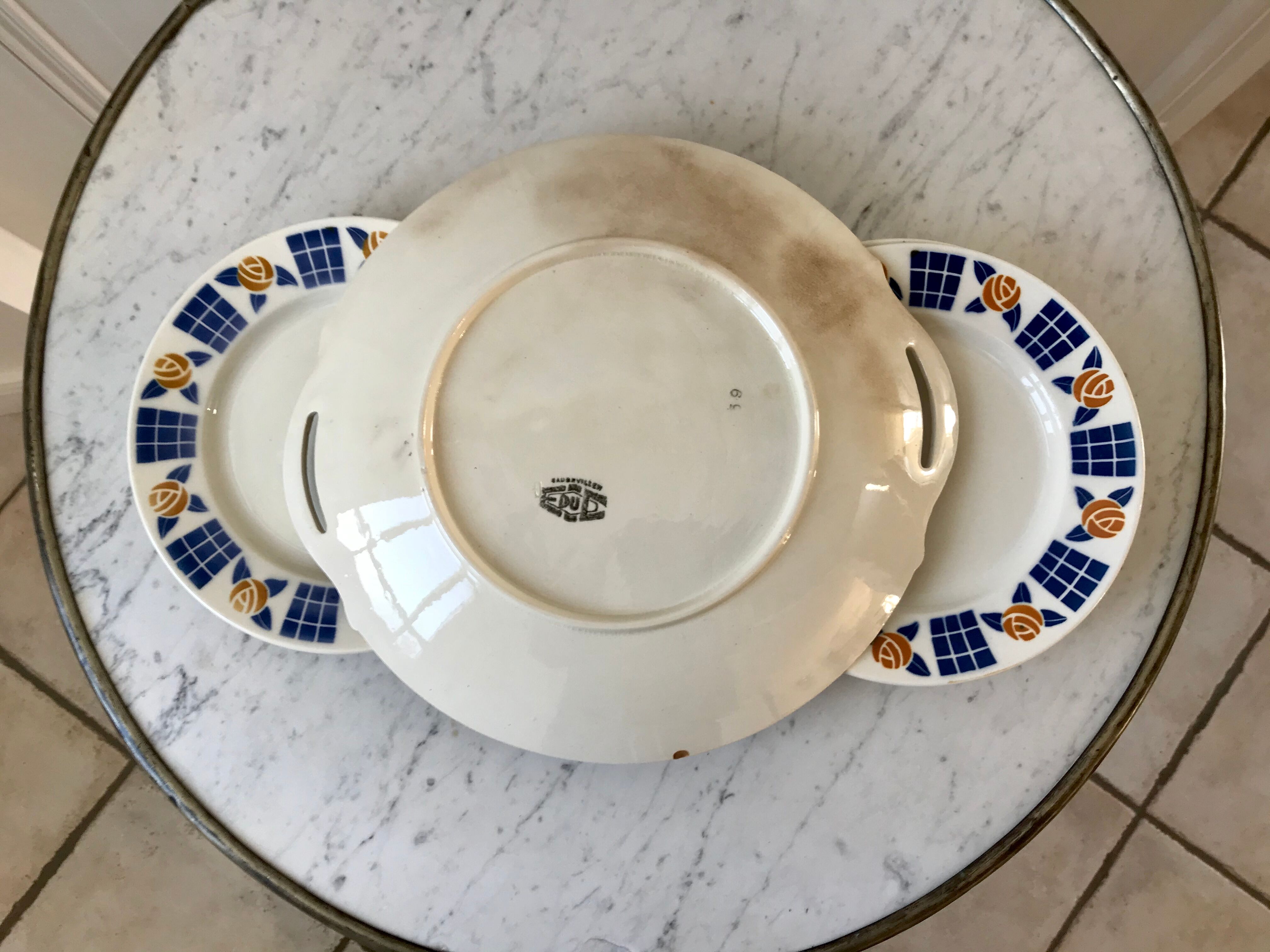 Badonviller dessert service consisting of a cake dish and 10 30s dessert plates