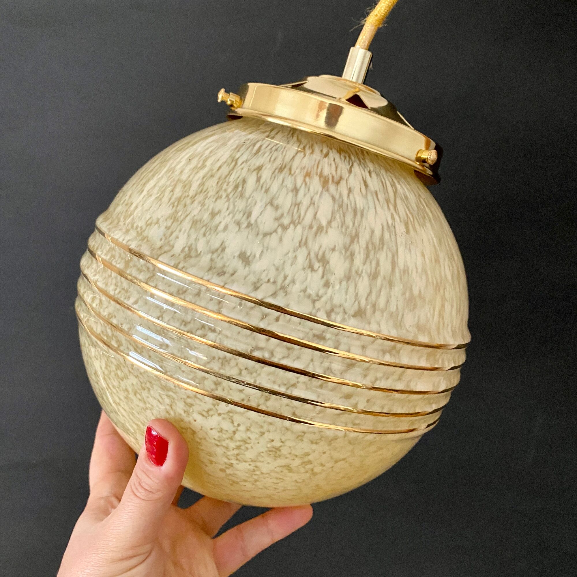 Vintage globe suspension in yellow and gold in Clichy glass
