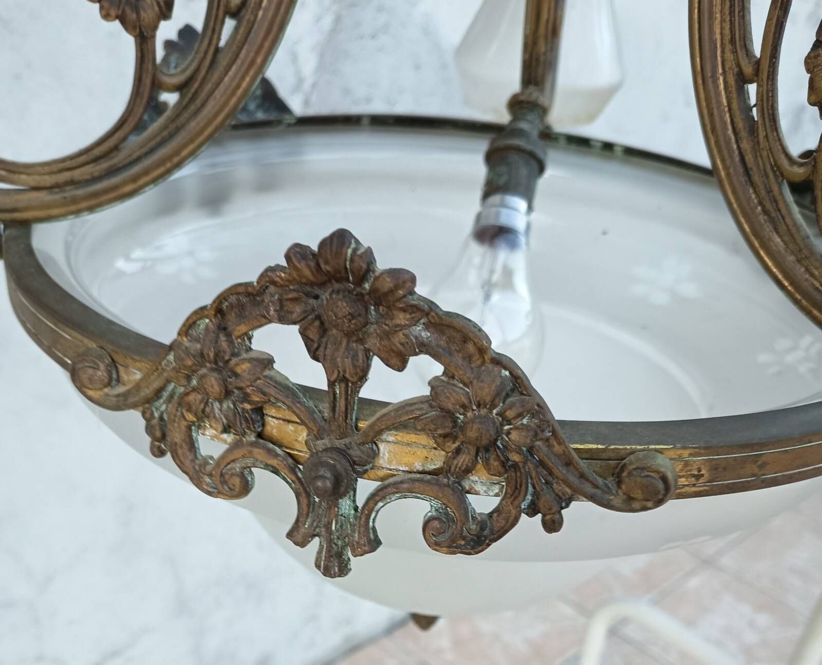 Art Nouveau chandelier in brass and bronze