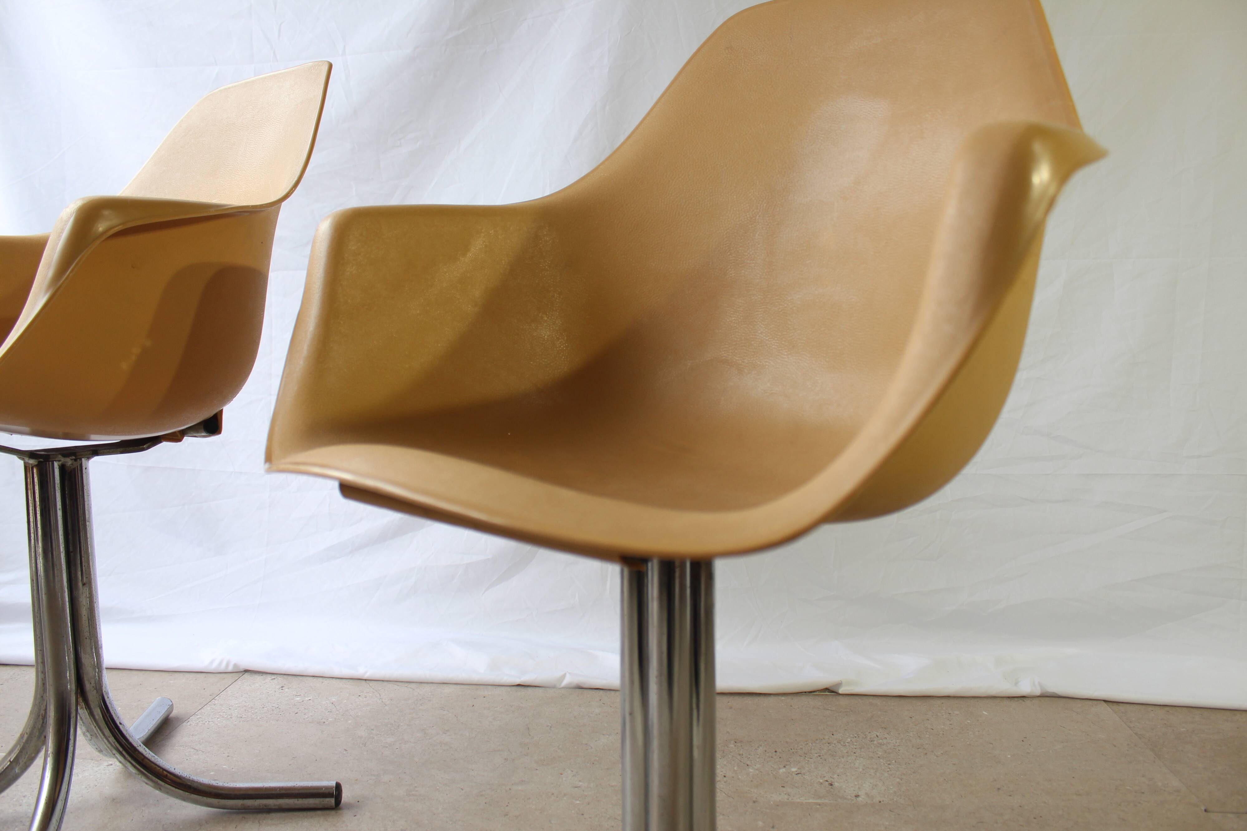 Set of 4 plastic dining armchairs 1960s