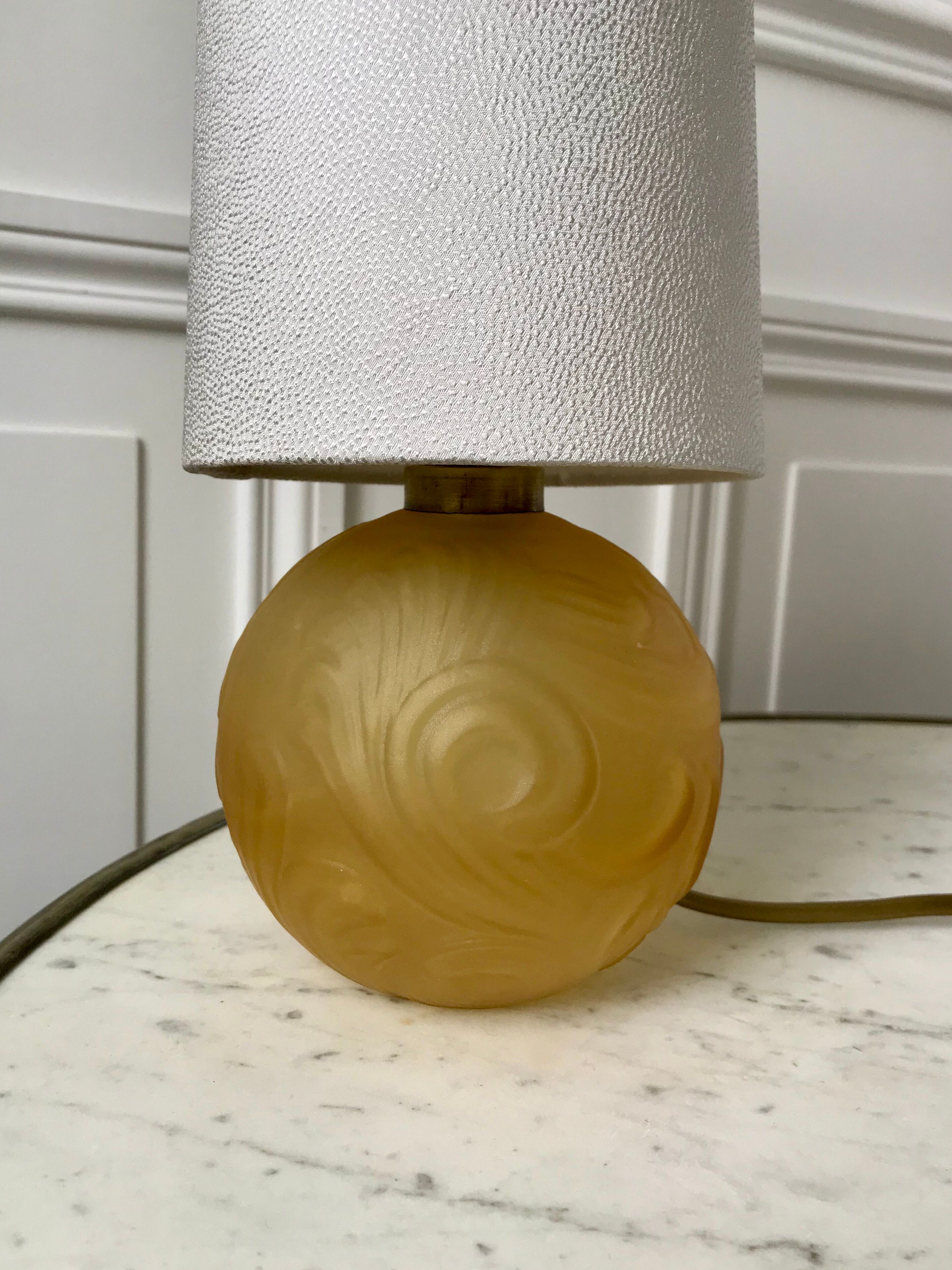 Art deco amber glass lamp and cylindrical lampshade 30s