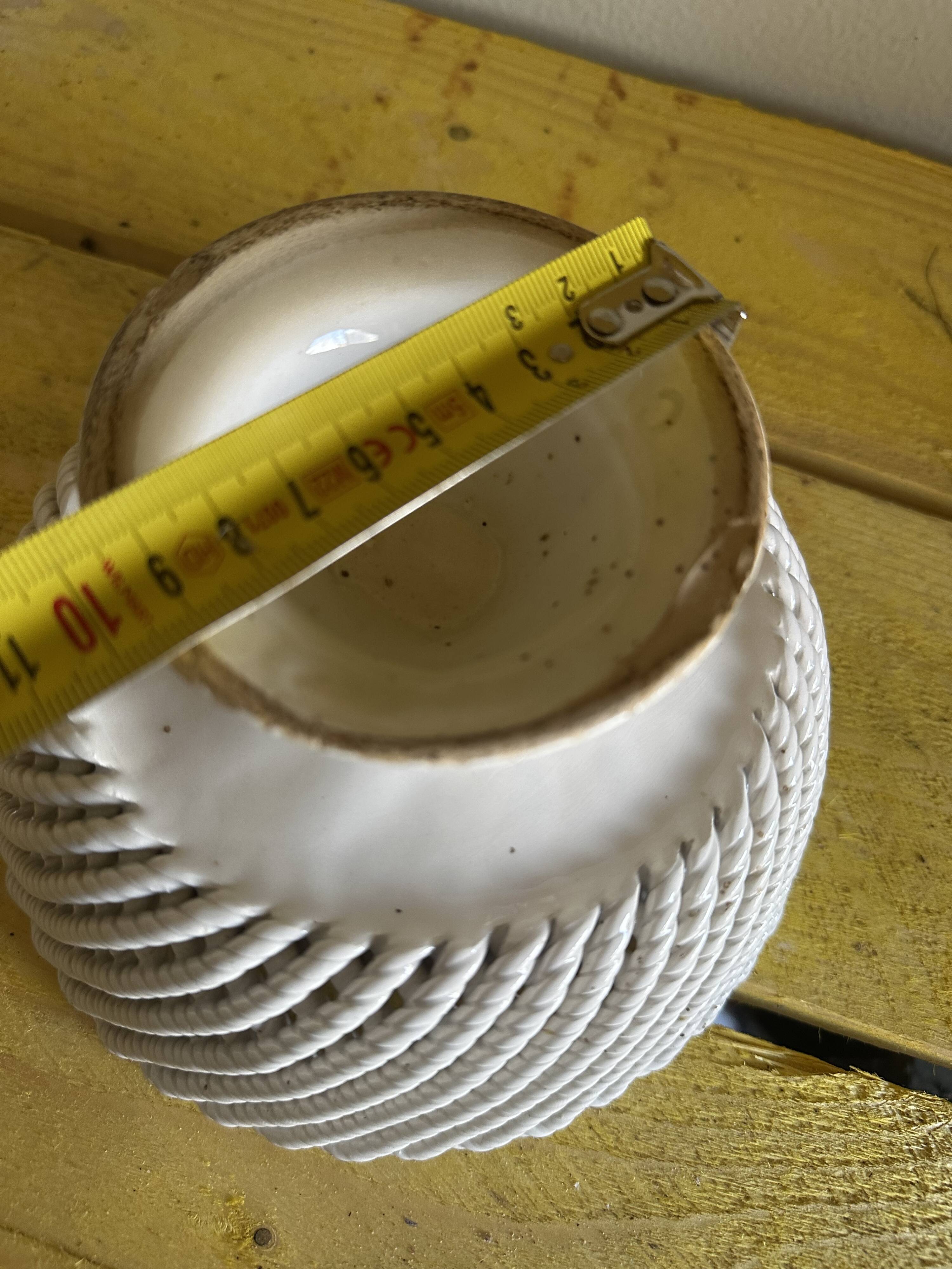 Mid-century woven ceramic basket / empty pocket, diameter 19 cm