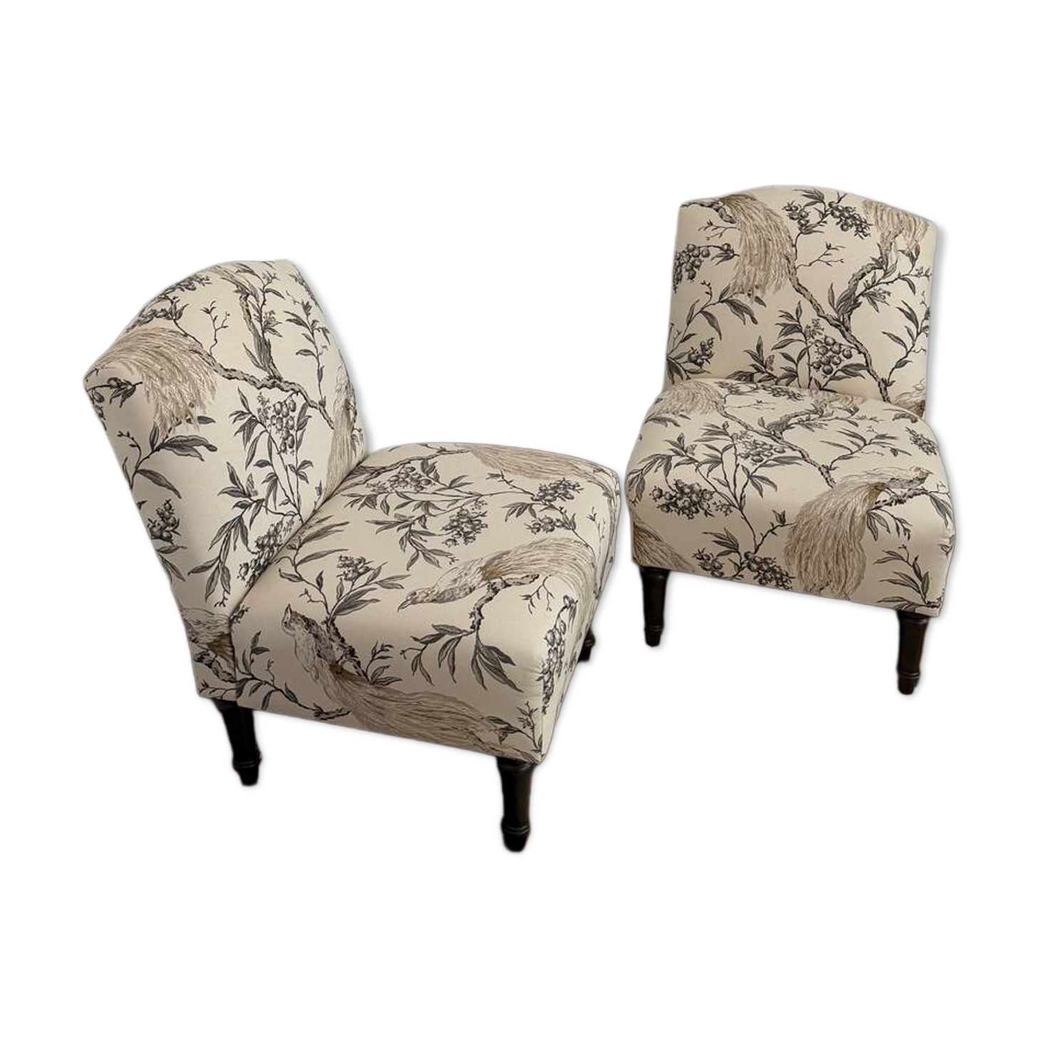 Paire de chauffeuses — tissu chinoiserie oiseaux exotiques