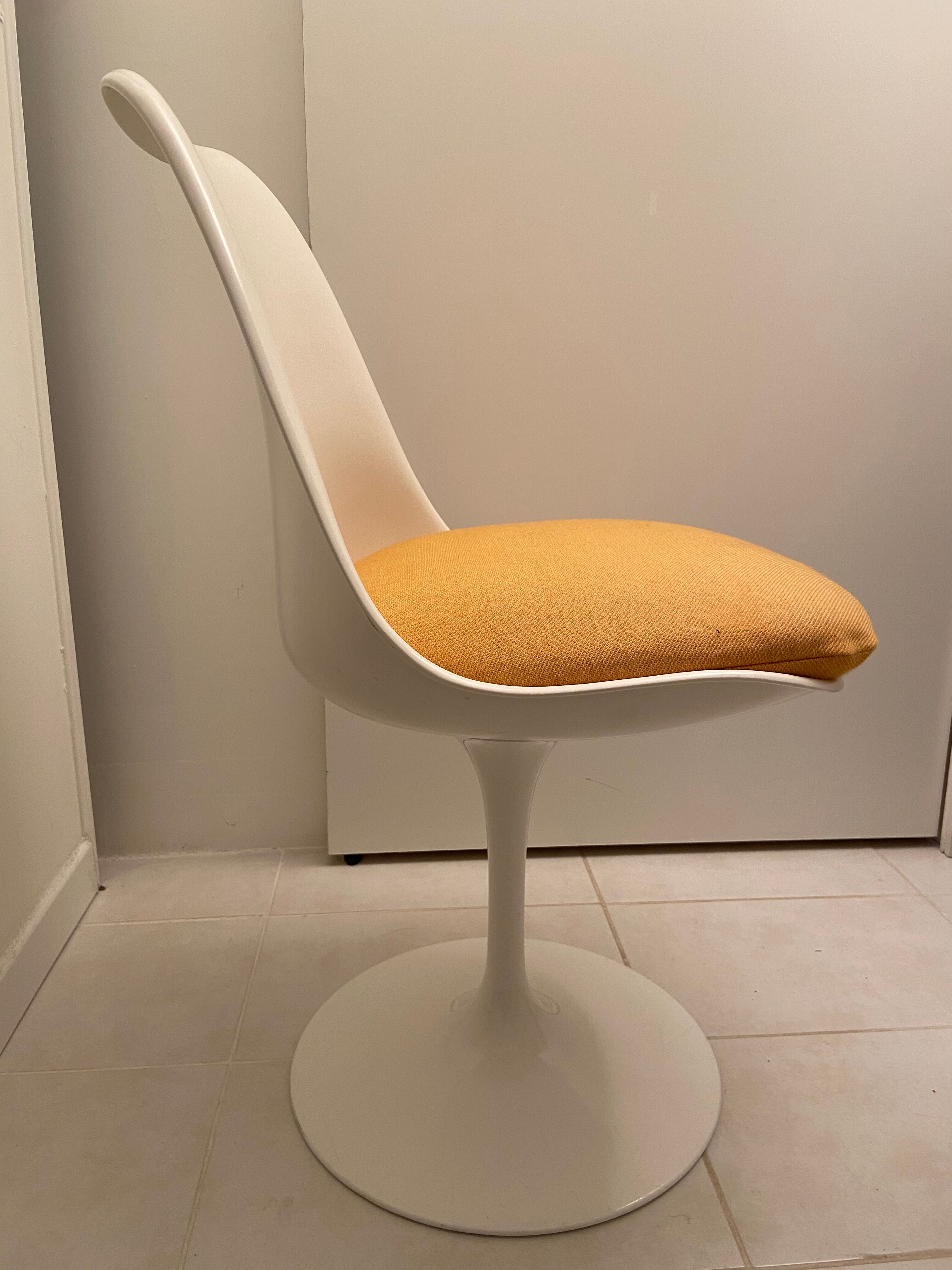 Eero Saarinen tulip chair for Knoll International. 1970