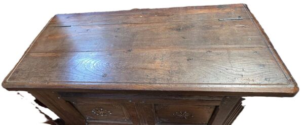 Petit Coffre Breton A Décors De Clous Laiton