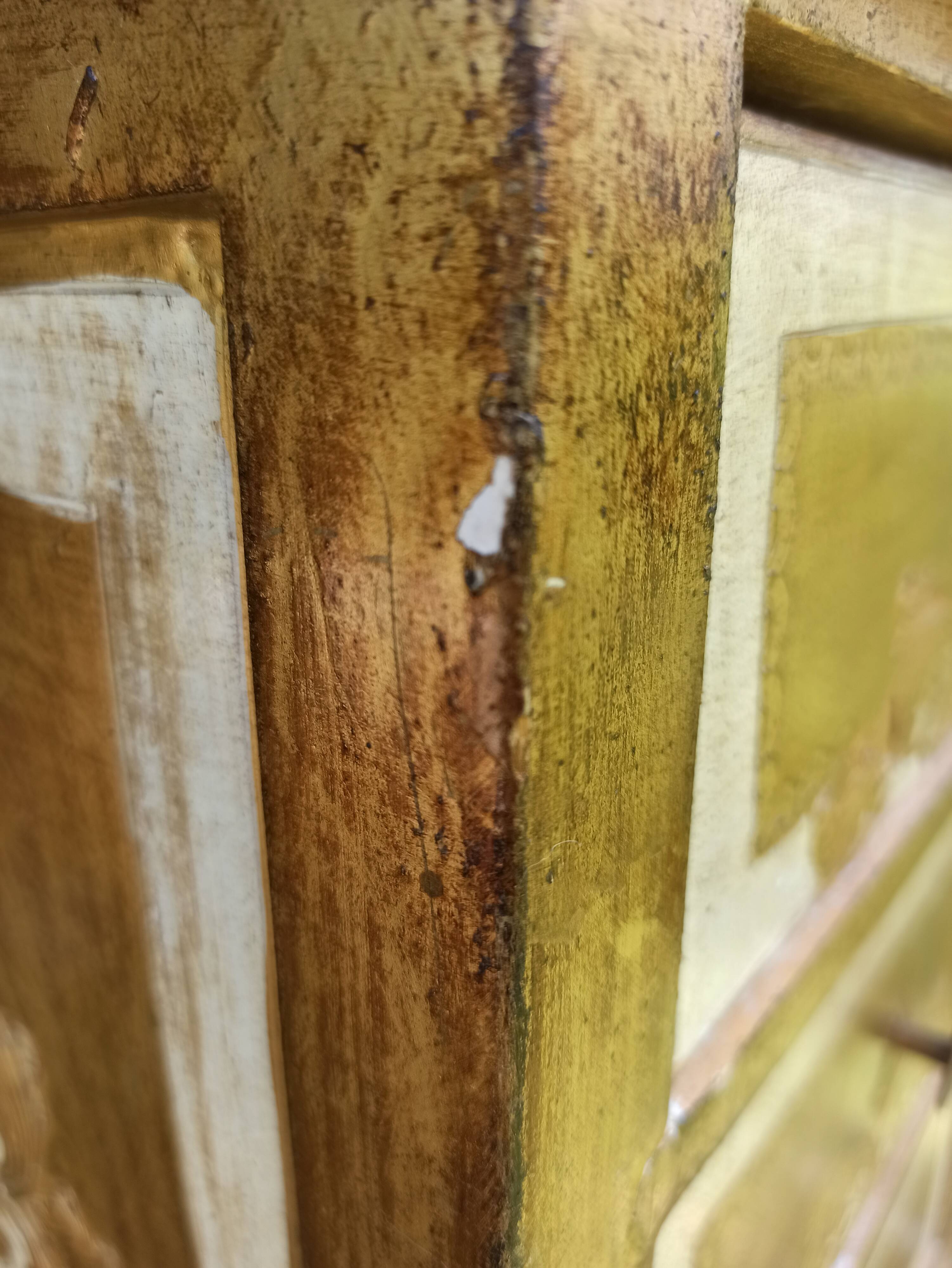 Golden Florentine chest of drawers Hollywood Regency style 60s