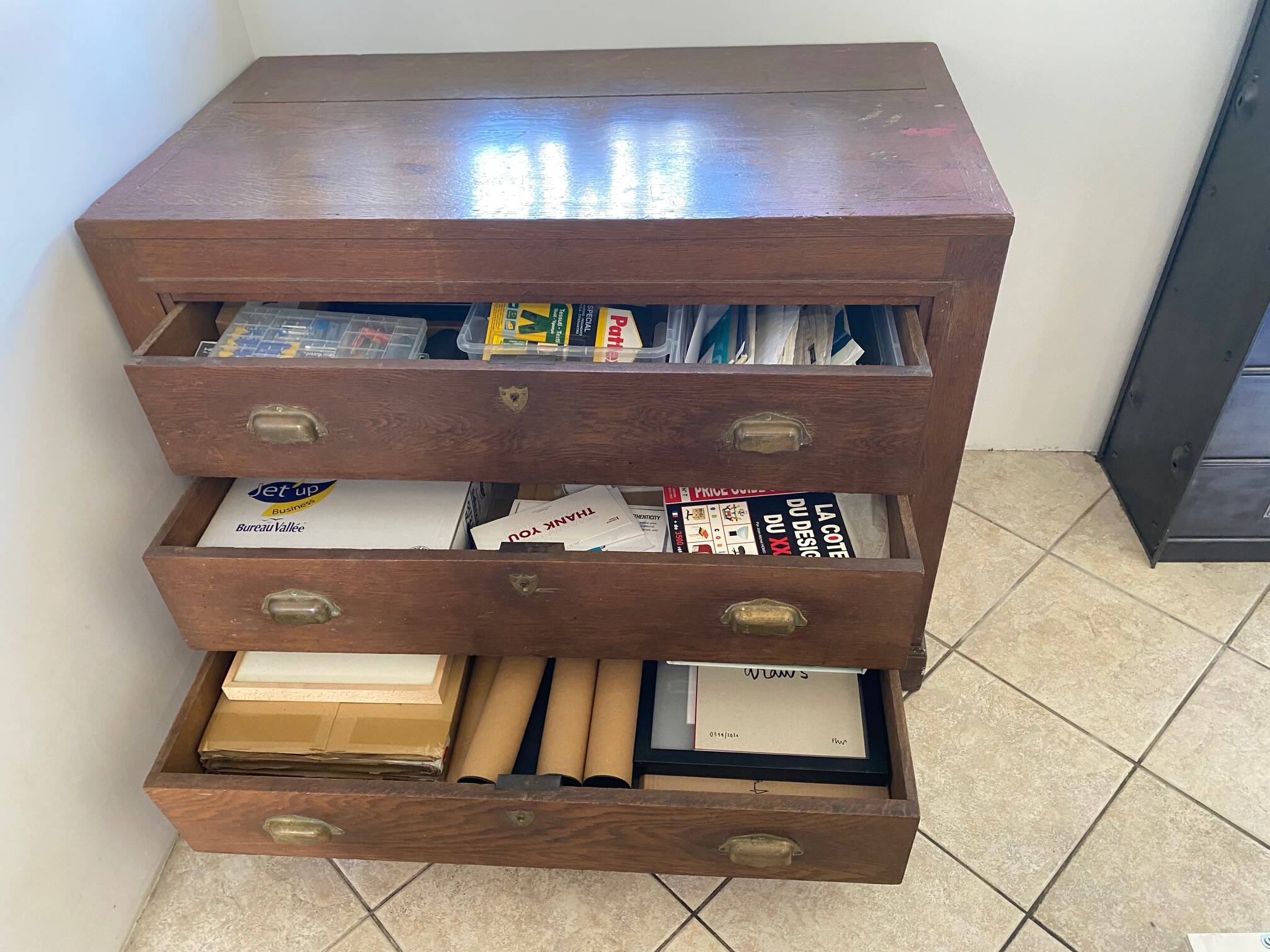 Old and authentic workshop counter with 3 large oak drawers.