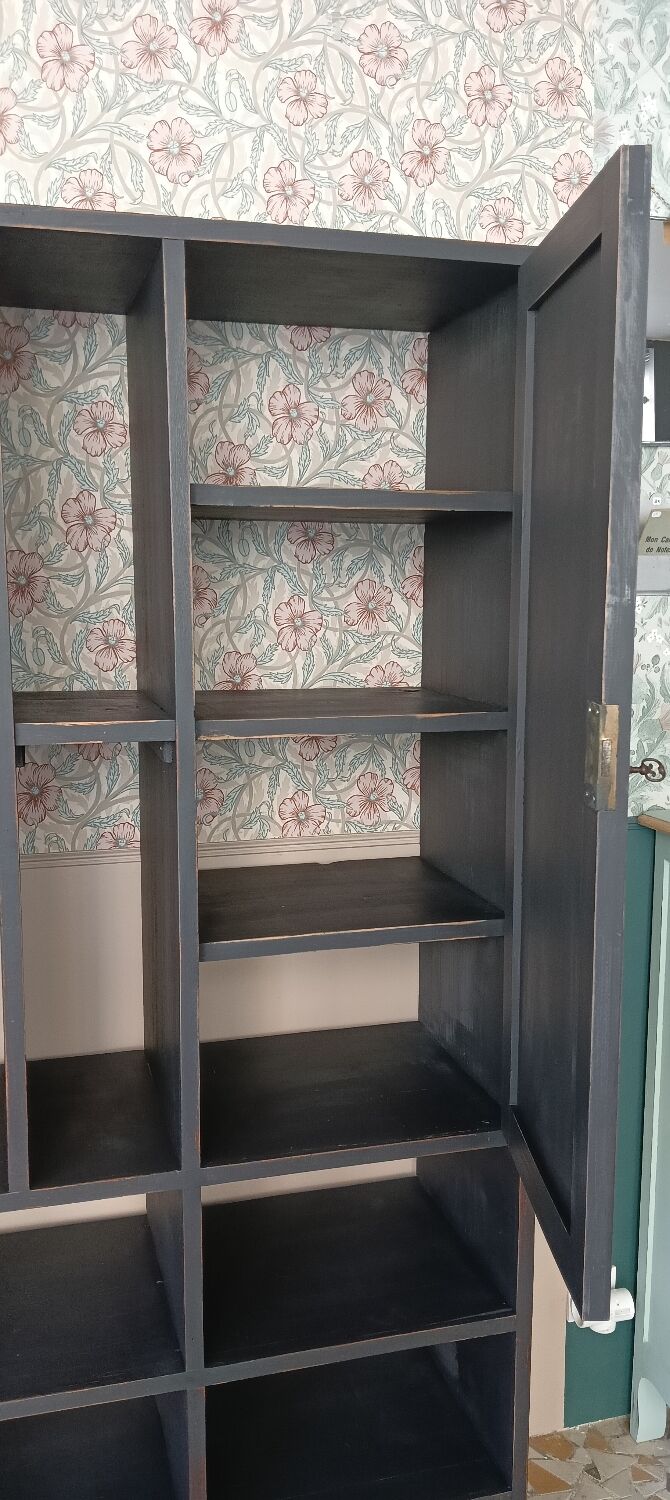 Cabinet with lockers