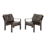 Paire de fauteuils en cuir marron foncé