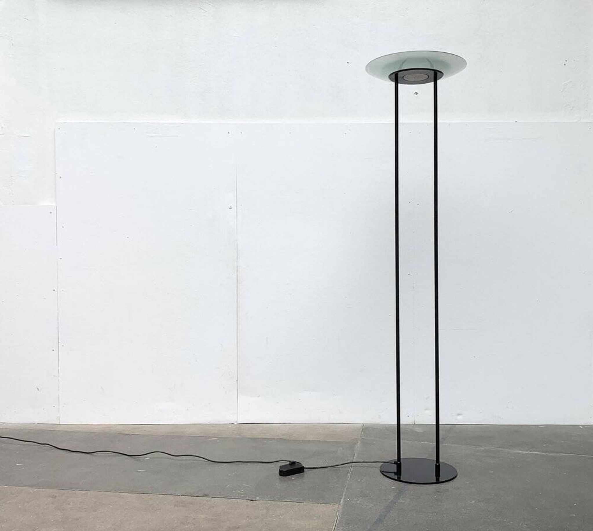Lampe sur pied italienne vintage, années 1980
