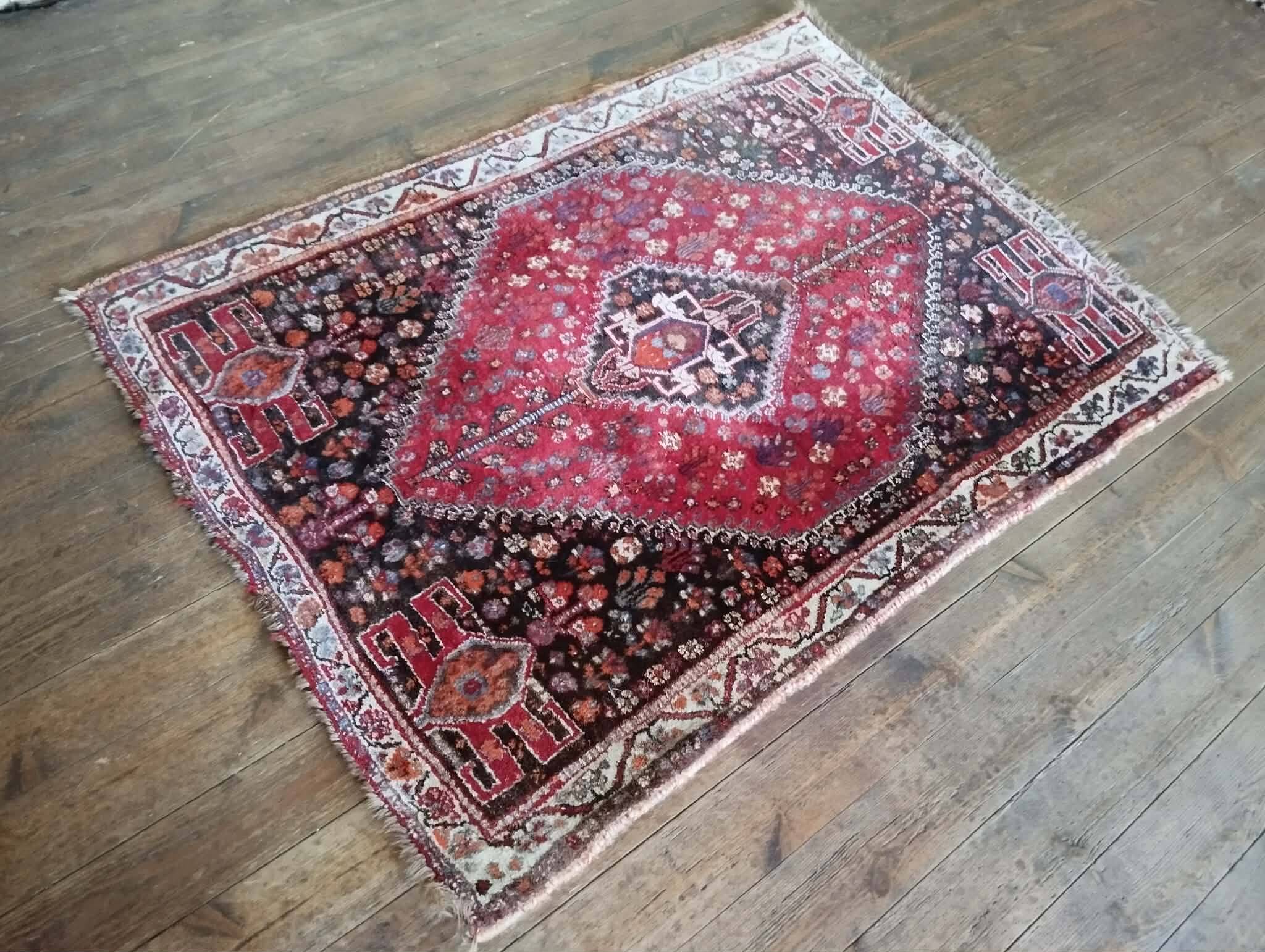 Handmade Persian Shiraz rug 154x113cm