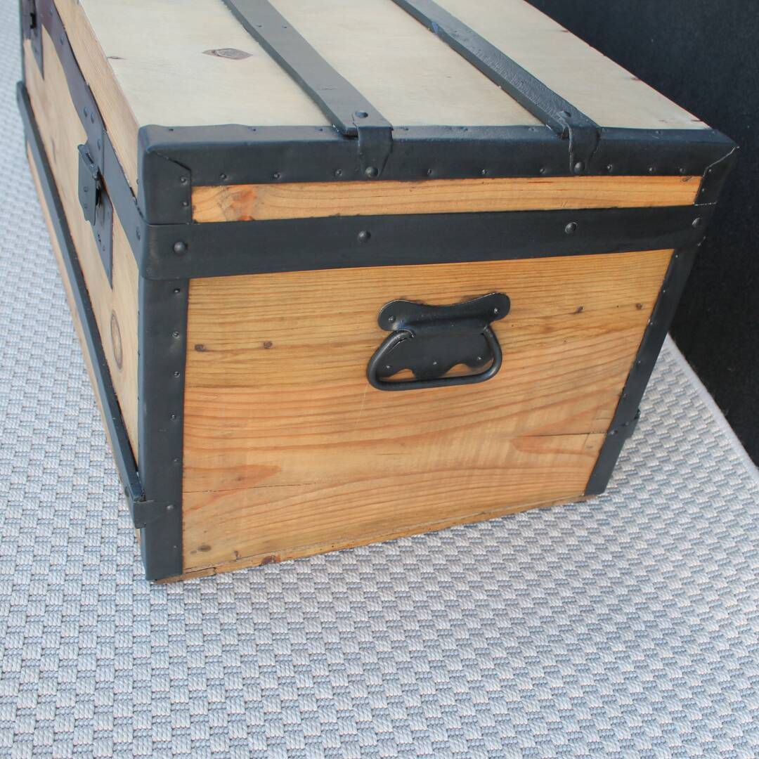 Wooden travel trunk