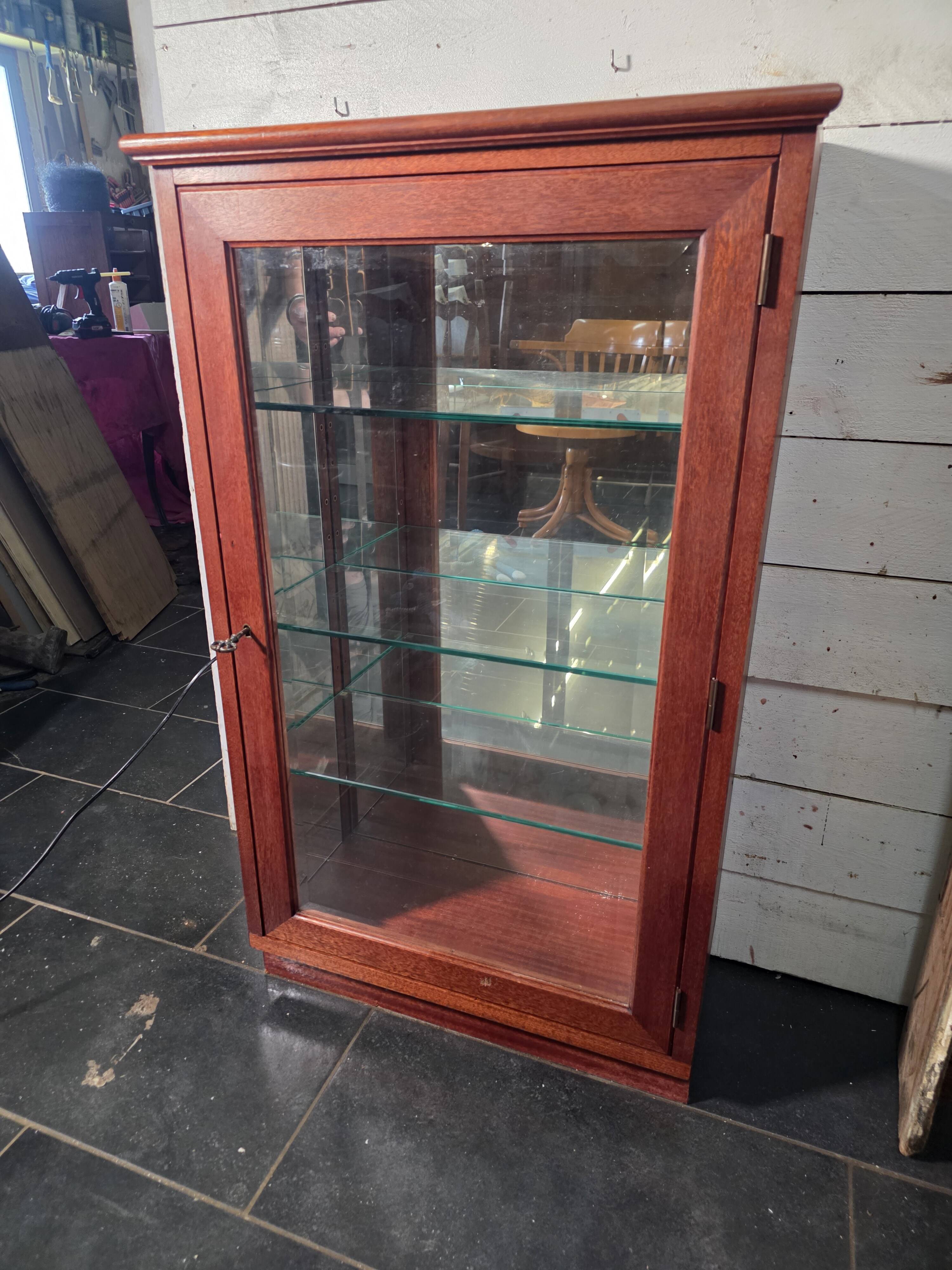 Mahogany display cabinet 20th century
