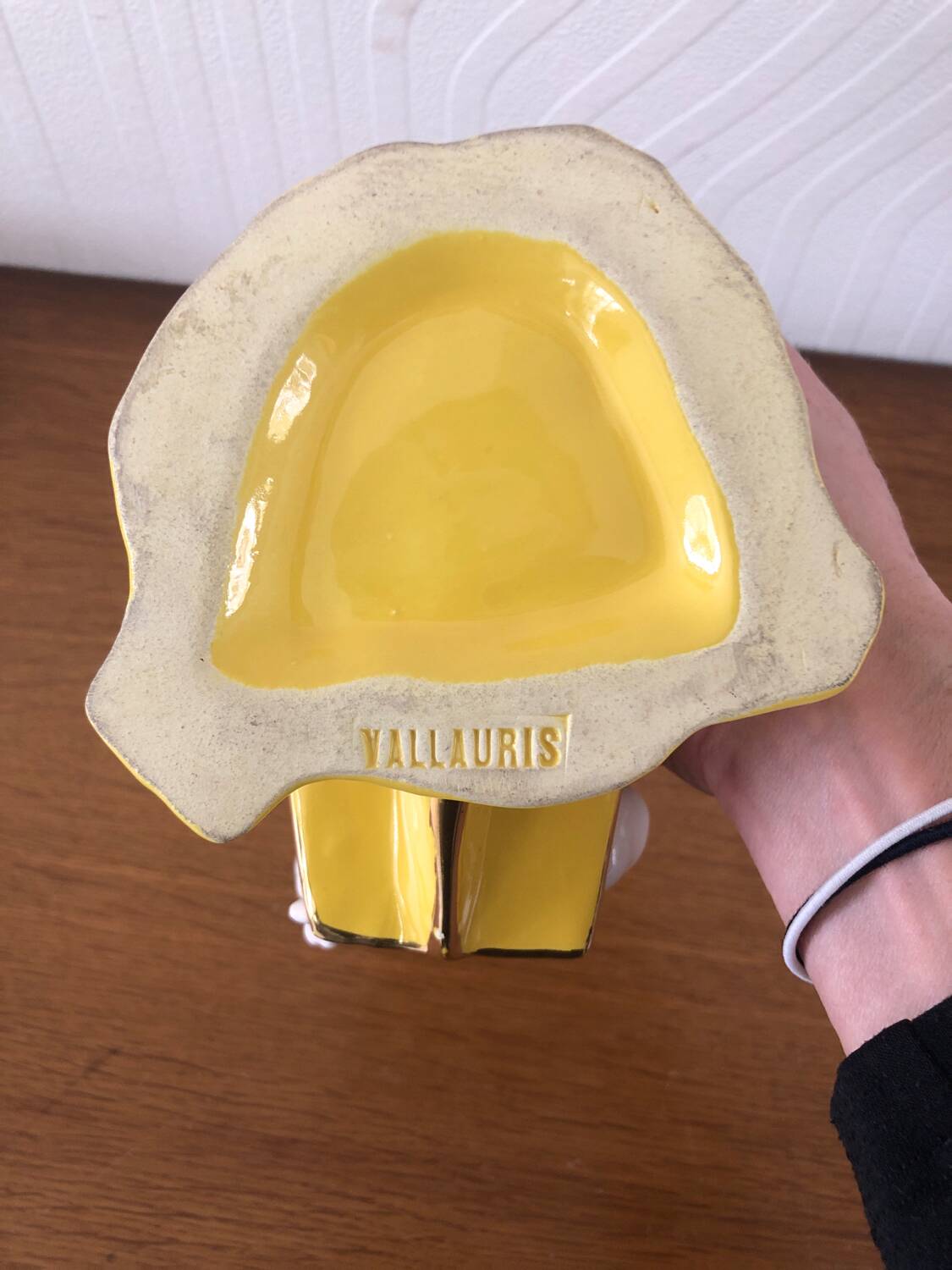 Vintage yellow plant pot with Vallauris bird 1960