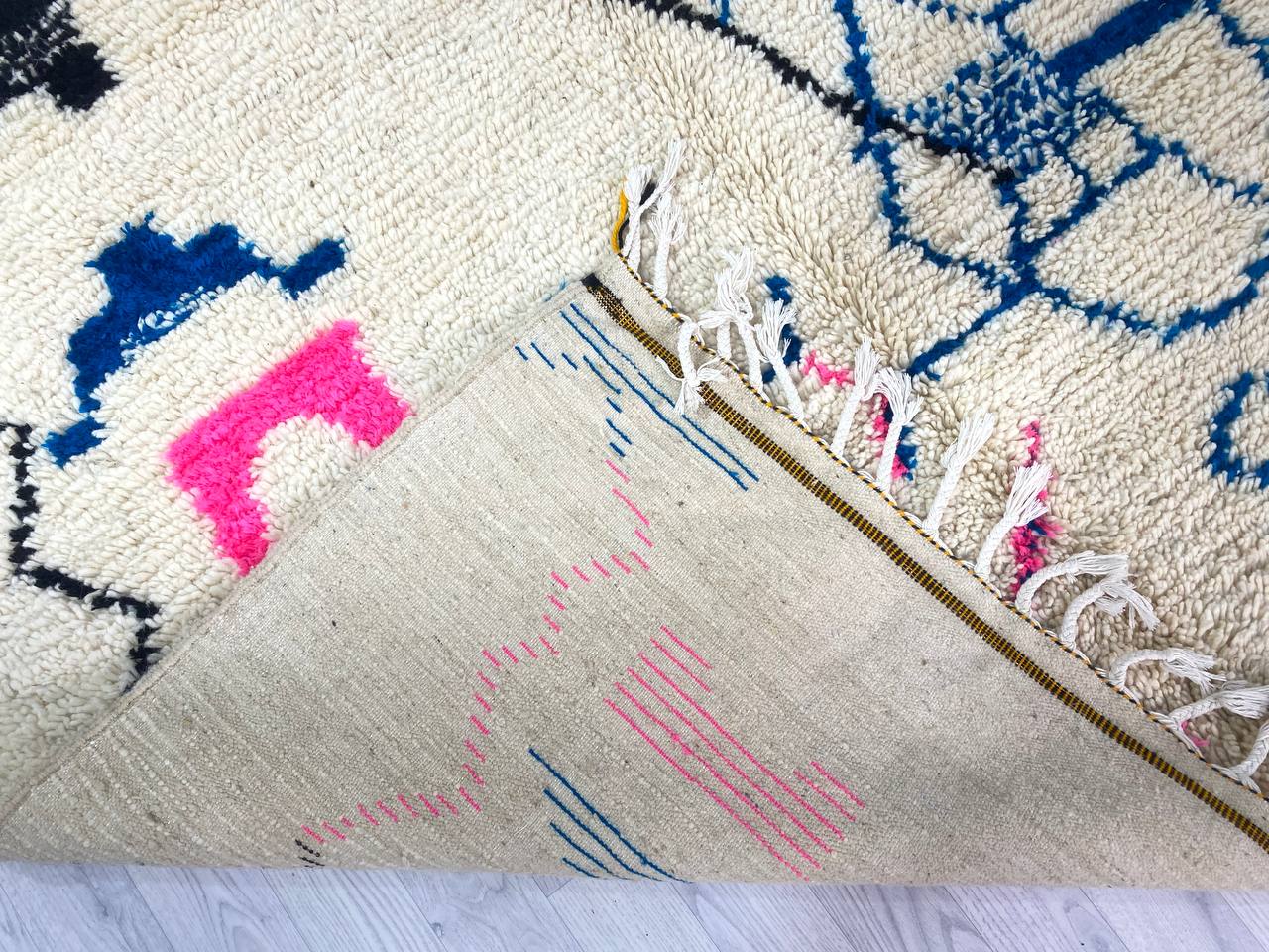 Handcrafted Moroccan Berber rug 200 x 285 CM