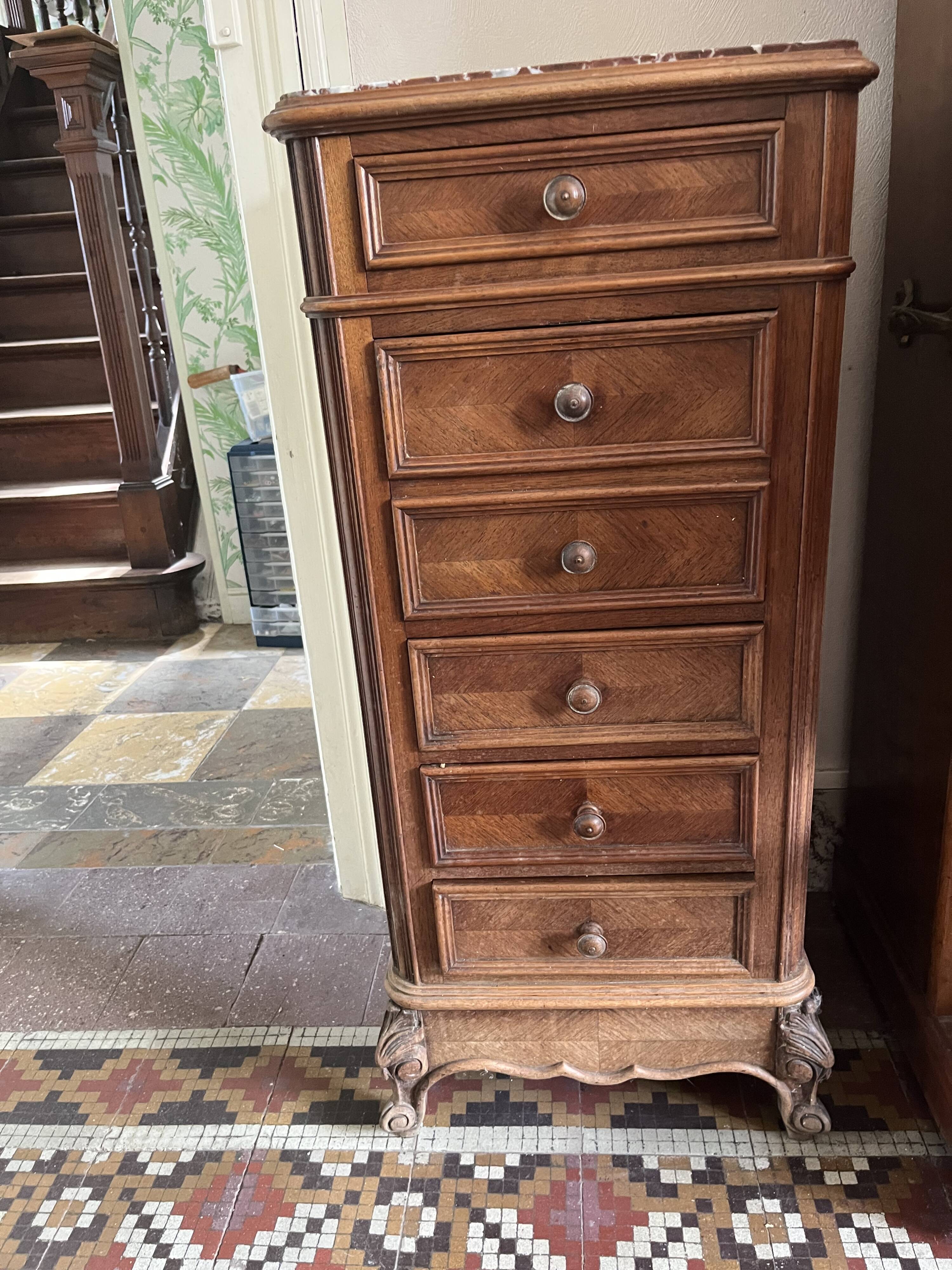 Weekly chest of drawers