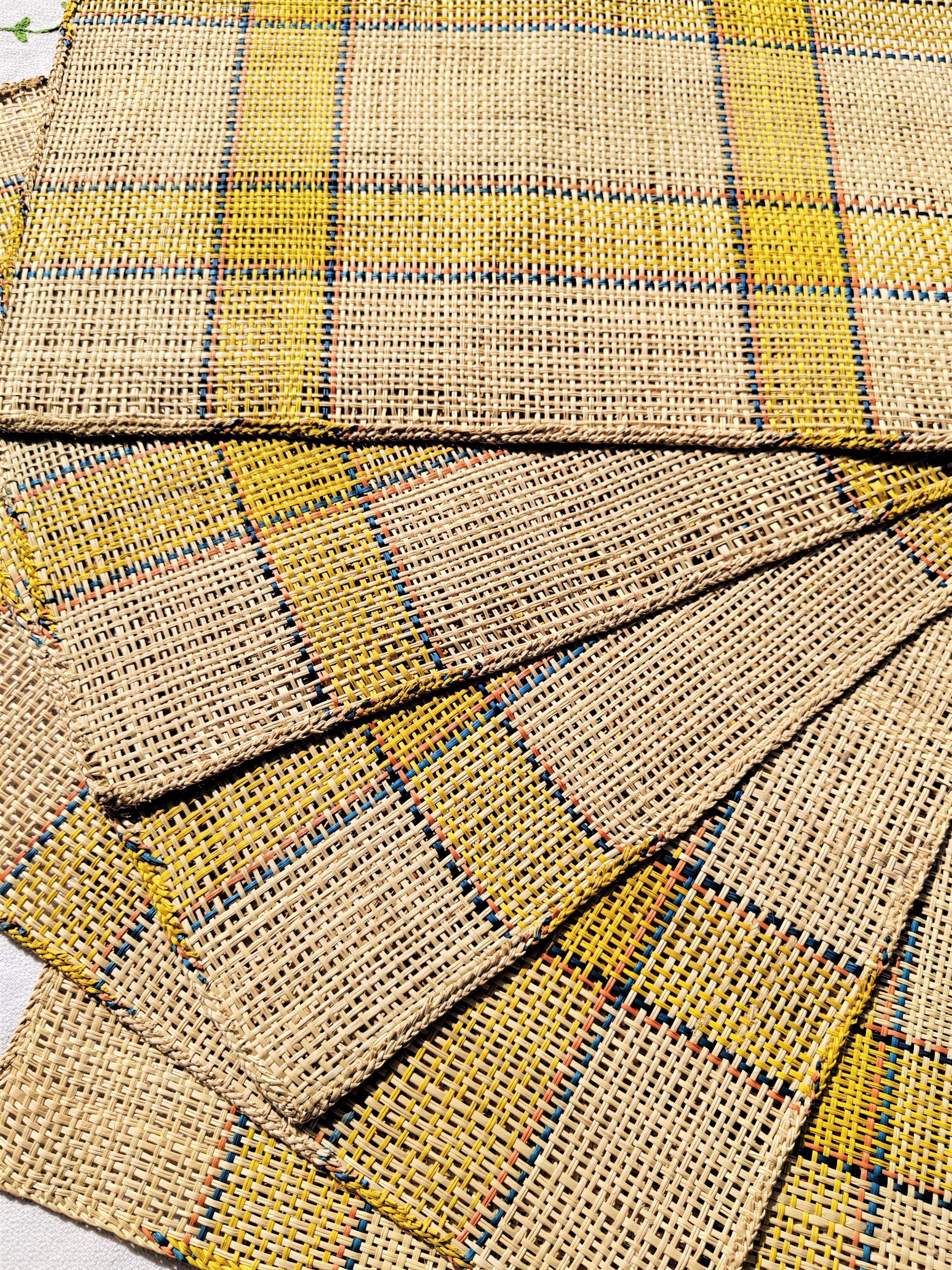 Suite of 6 placemats in woven raffia 70s
