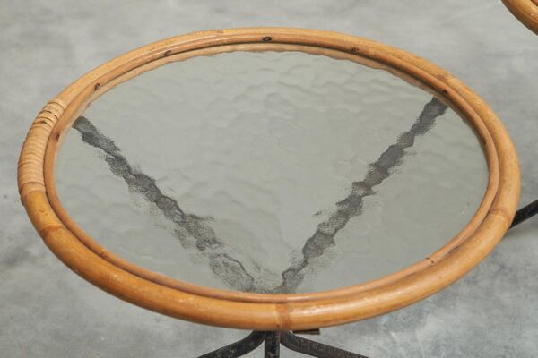 Paire de tables d'appoint en bambou, métal et verre, milieu du XXe siècle