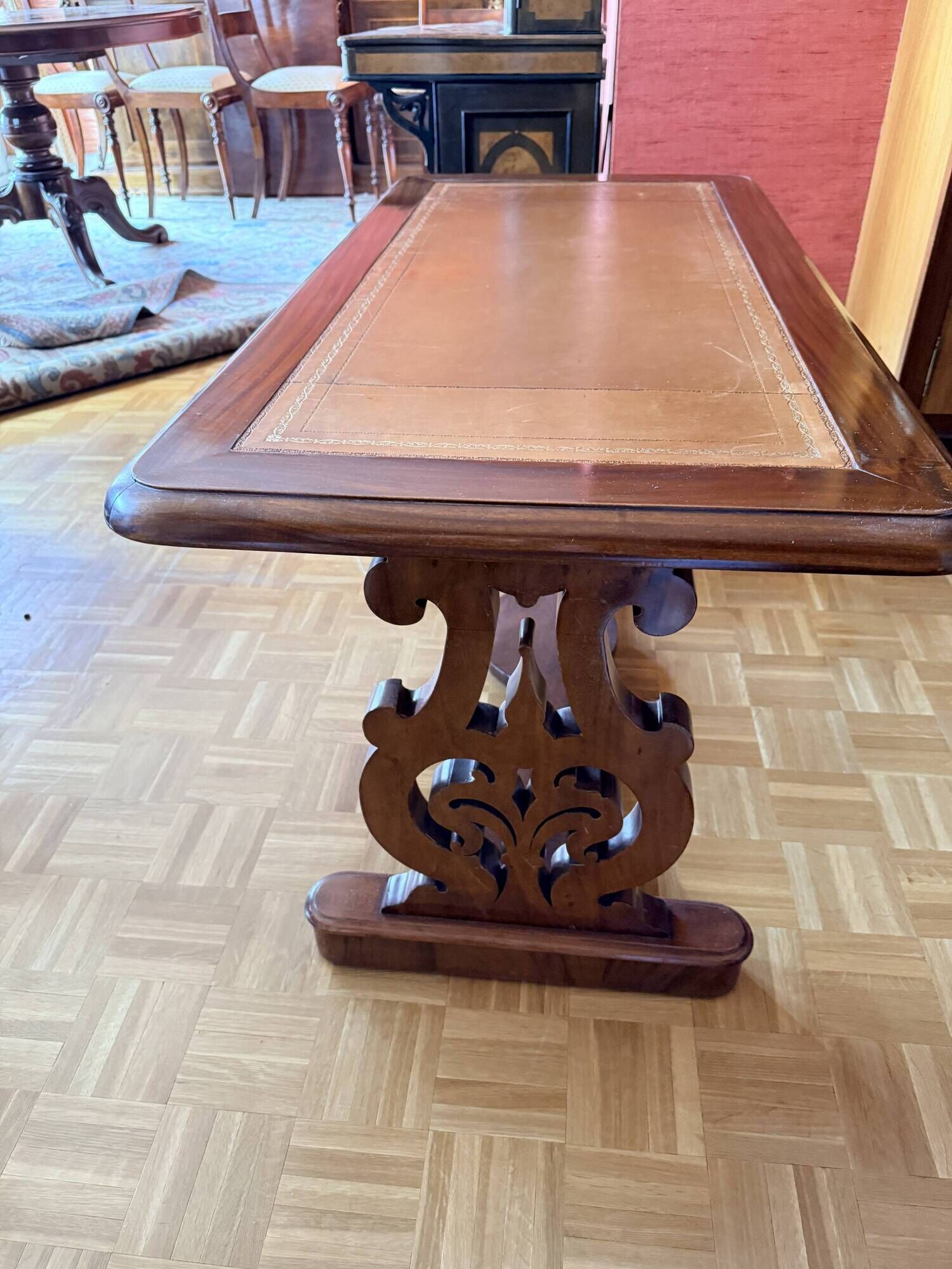 English coffee table in mahogany – Victorian legs circa 1880 – provenance