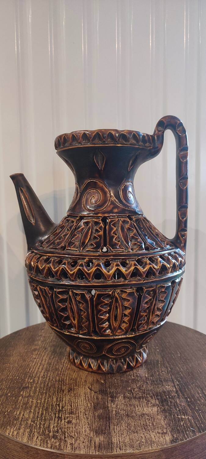 Bessone incised ceramics in Vallauris