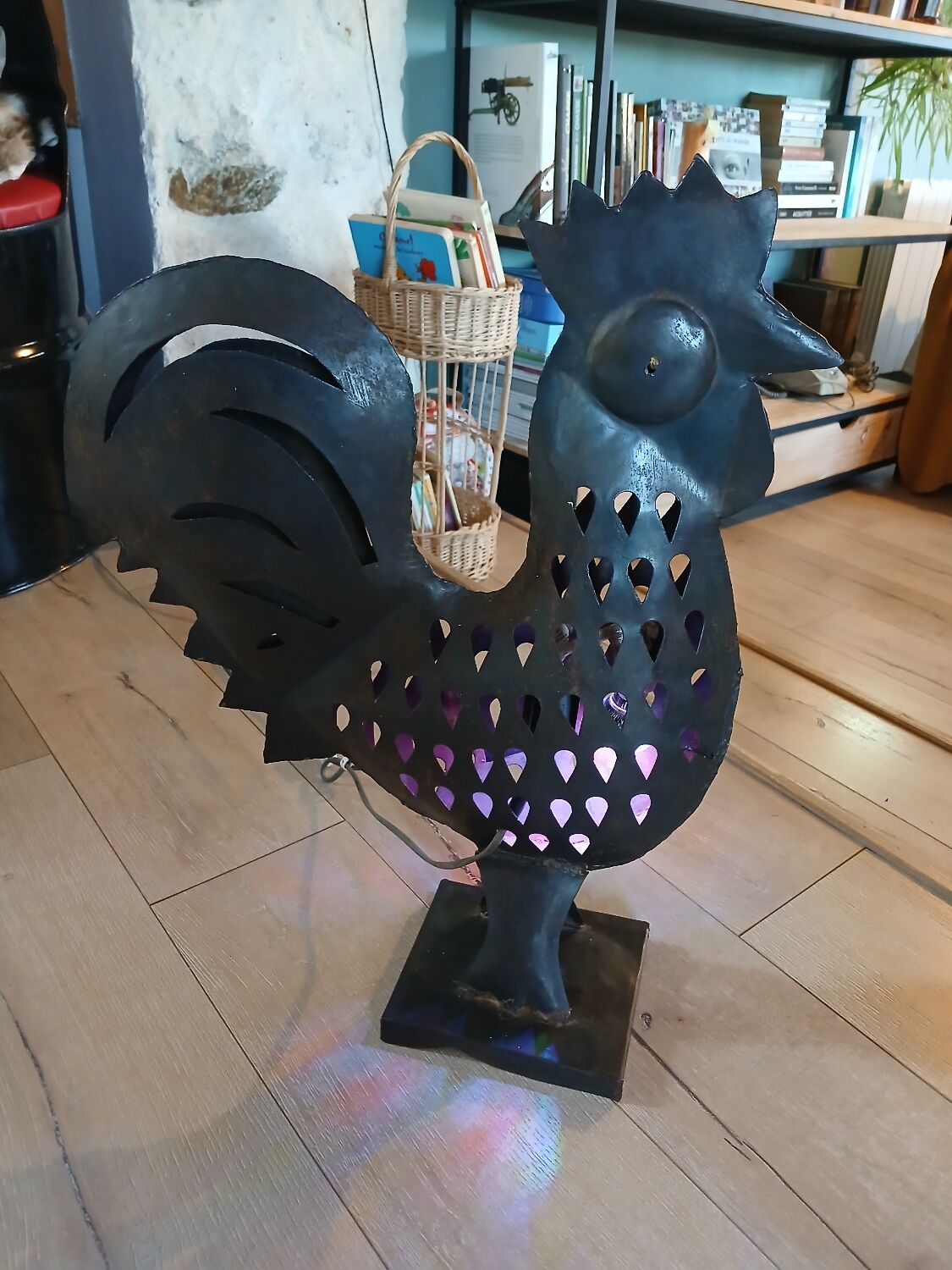 Wrought iron table lamp/rooster