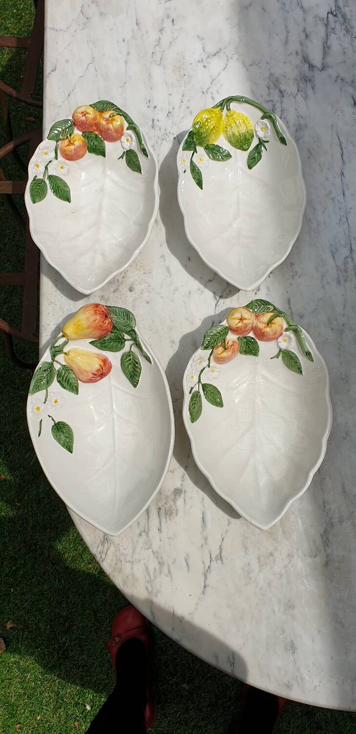 Fruit dish in apple slip