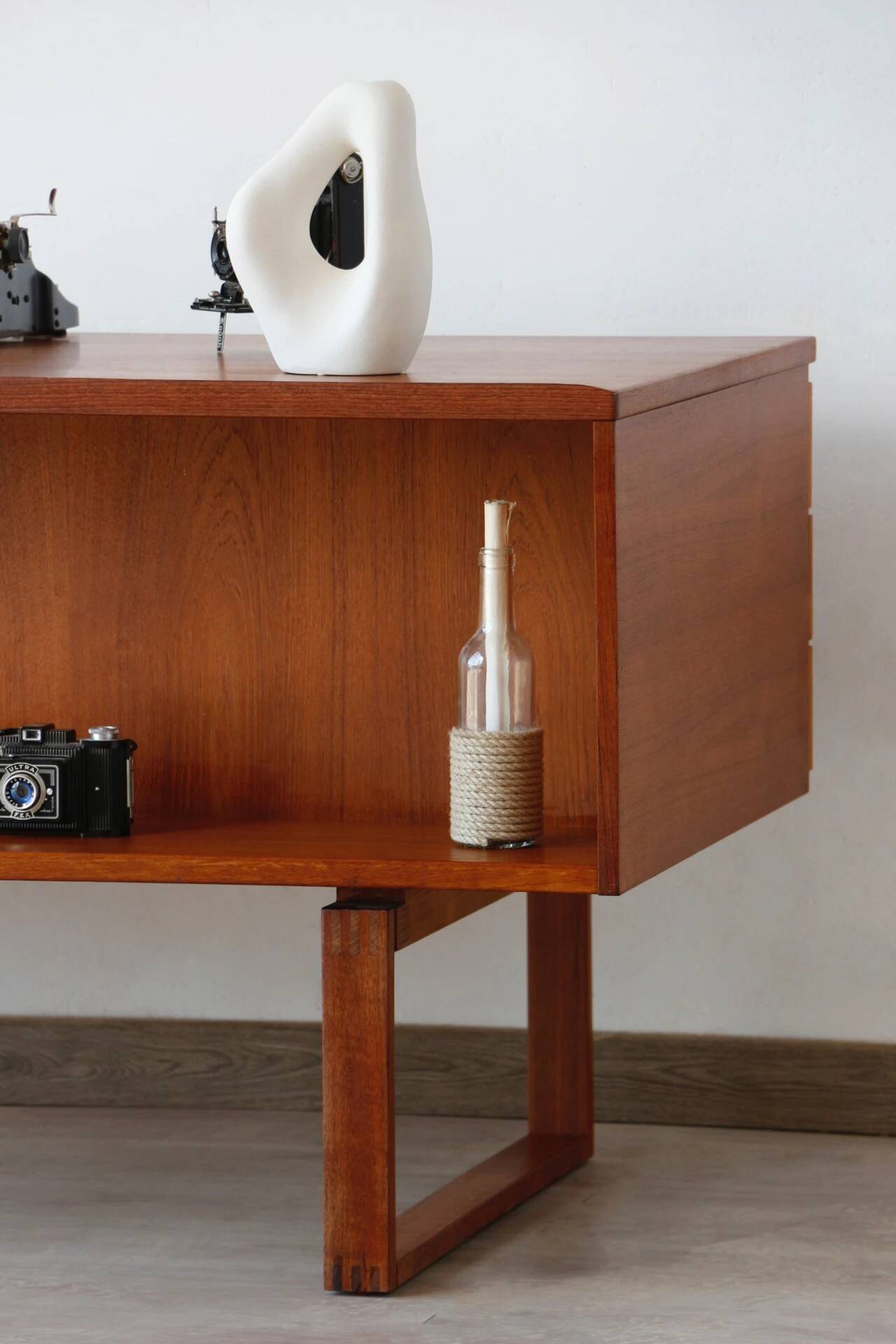 Bureau freestanding teck scandinave années 60 | Dyrlund