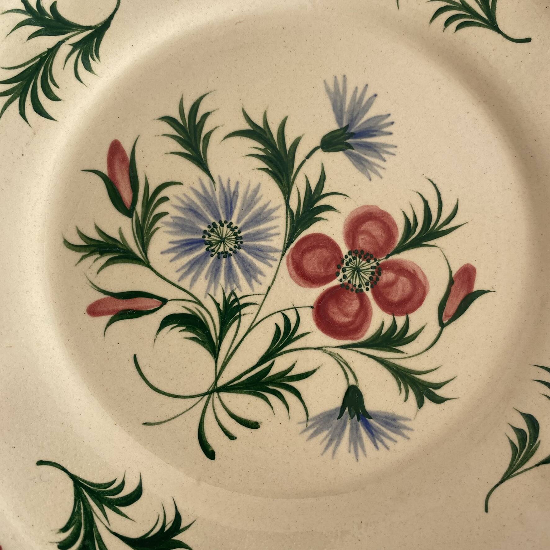 Dessert plates in faience from Desvres, hand-decorated.