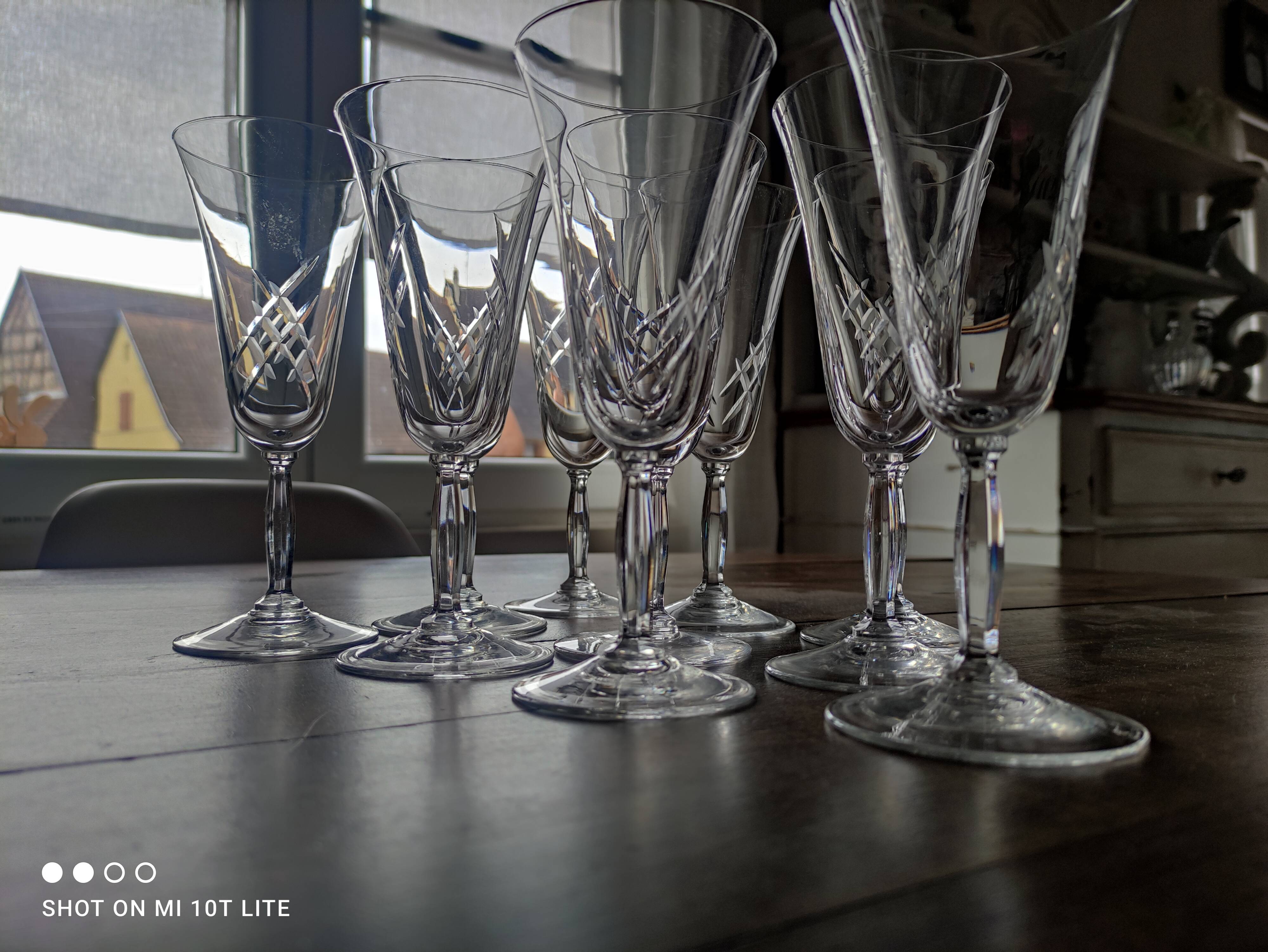 Set of 10 vintage champagne flutes in chiseled crystal with flared drinking