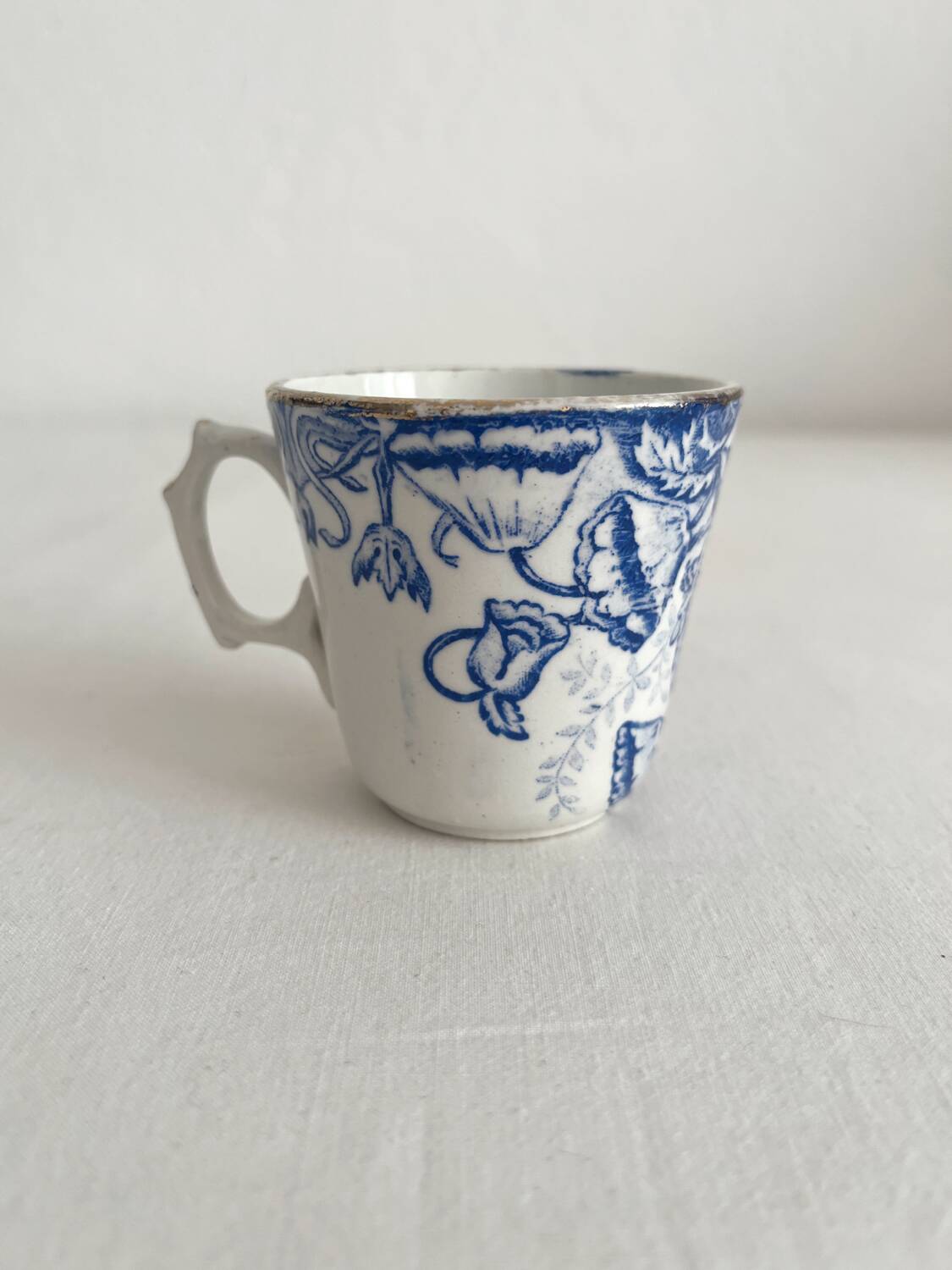 Saint Amand “Floral” old iron earth coffee cup