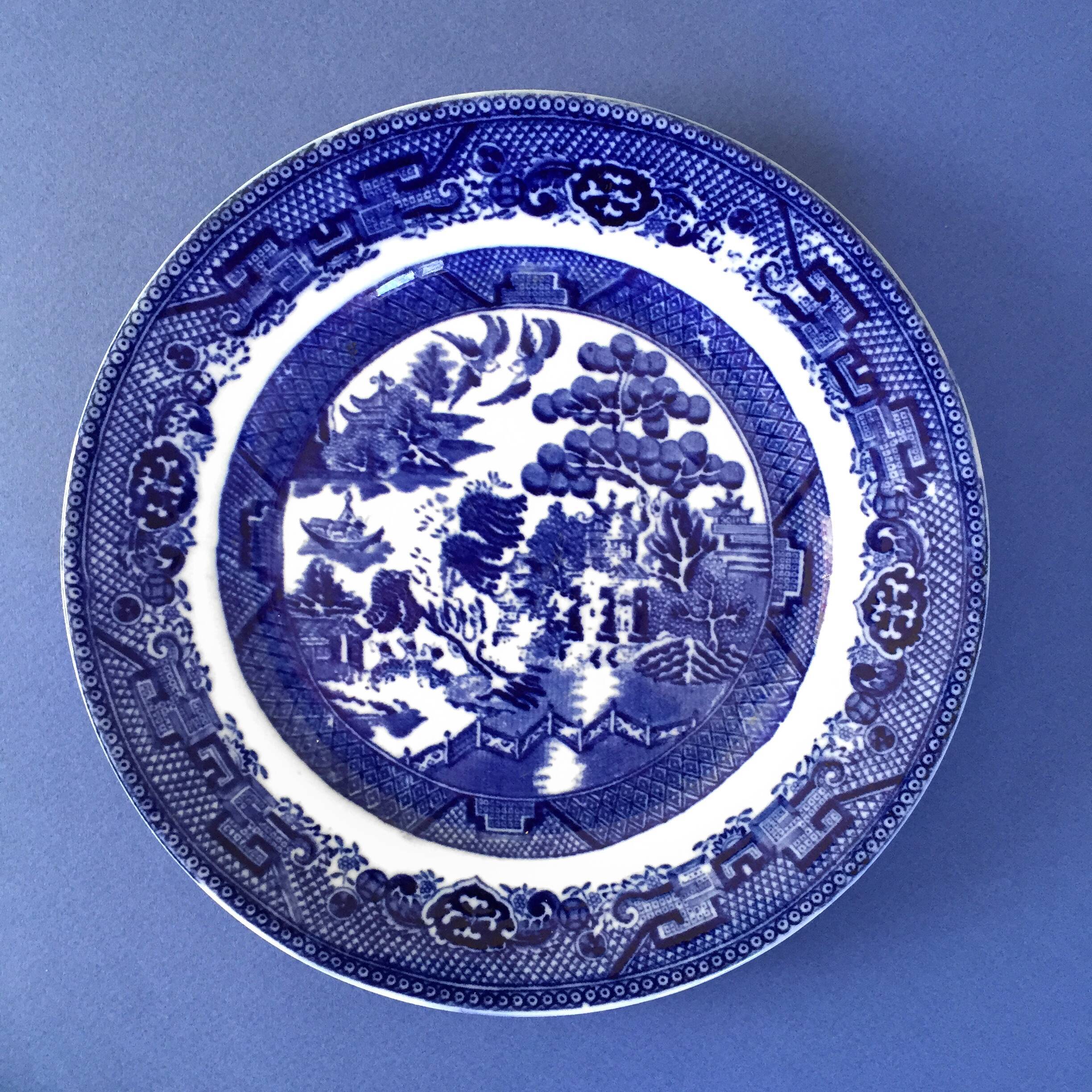 Set of 2 plates 22.50cm and 2 plates 19.50cm JT&S Crown Pottery Longton warranted willow pattern