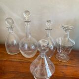 Lot 5 carafes en verre gravé