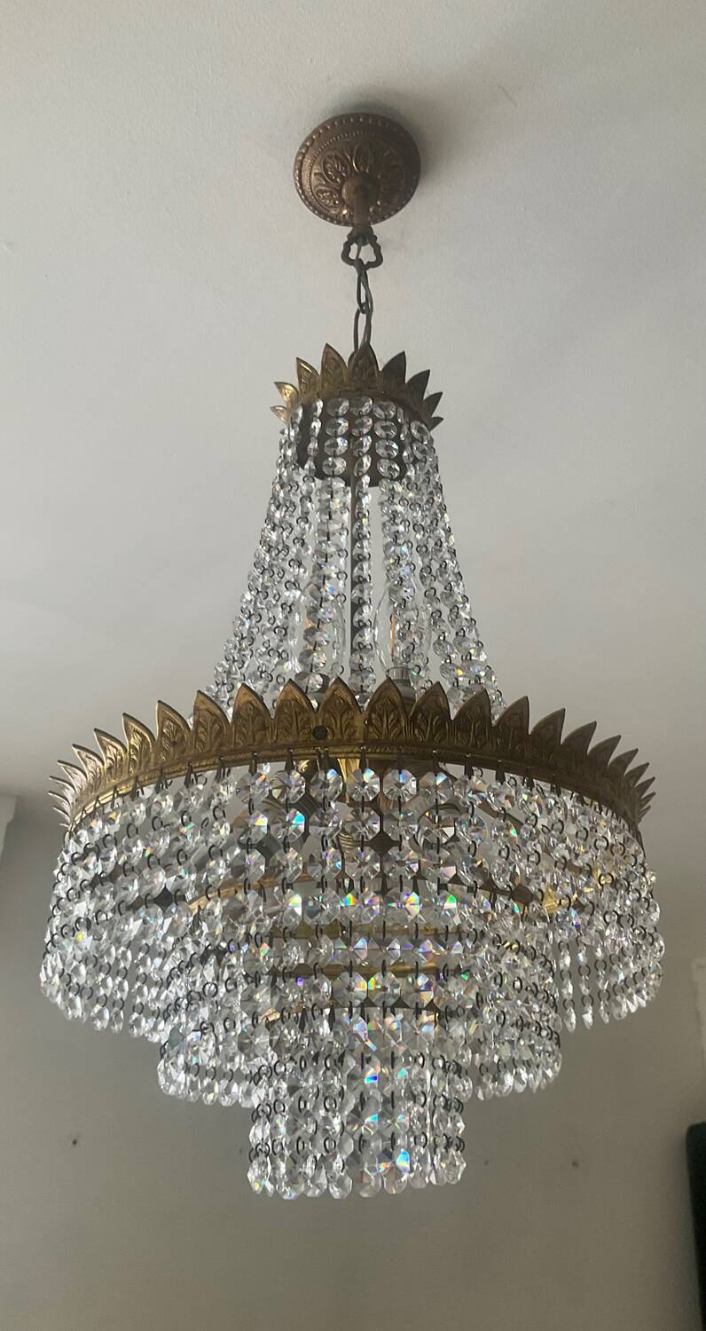 Hot air balloon chandelier in brass and crystal pendants