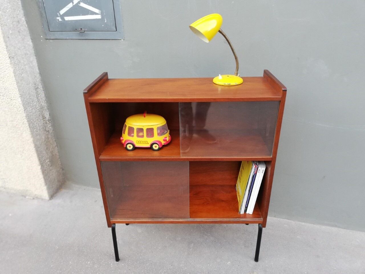 Vintage 60s showcase